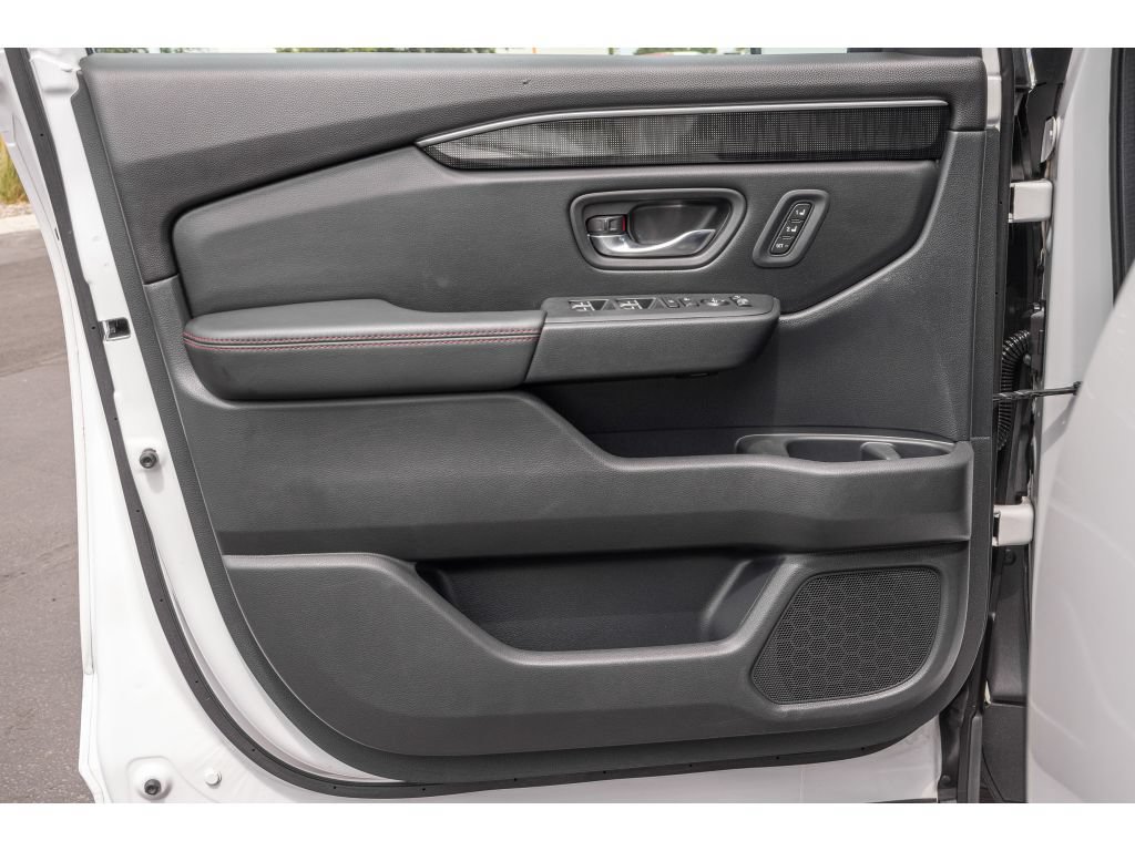 Used 2025 Honda Pilot Black Edition image 20