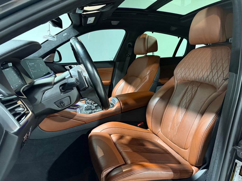 Used 2023 BMW X6 M50i w/ Executive Package image 3