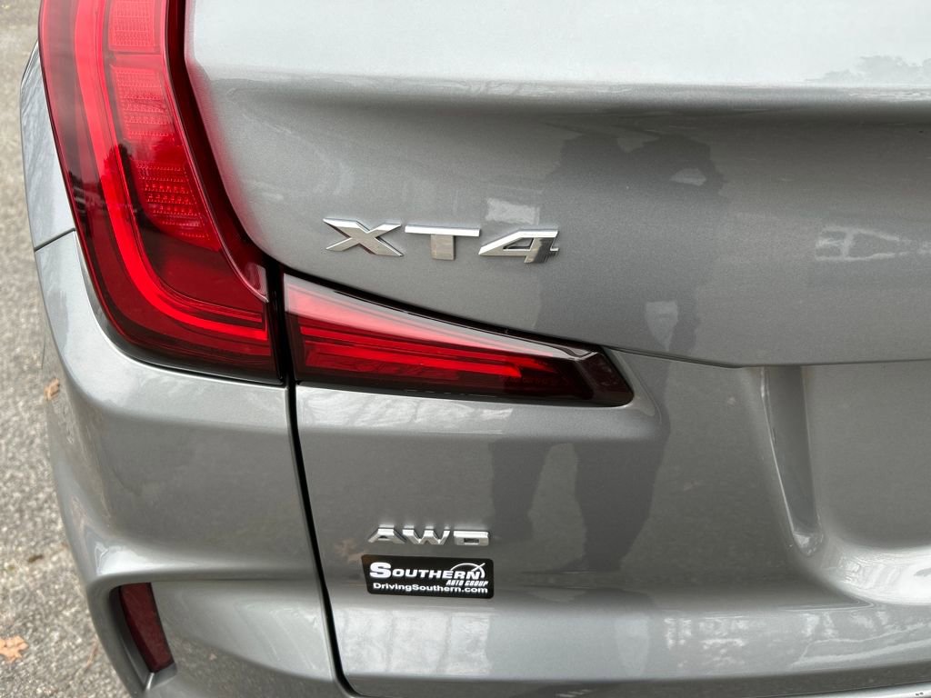 Used 2025 Cadillac XT4 Premium Luxury image 12