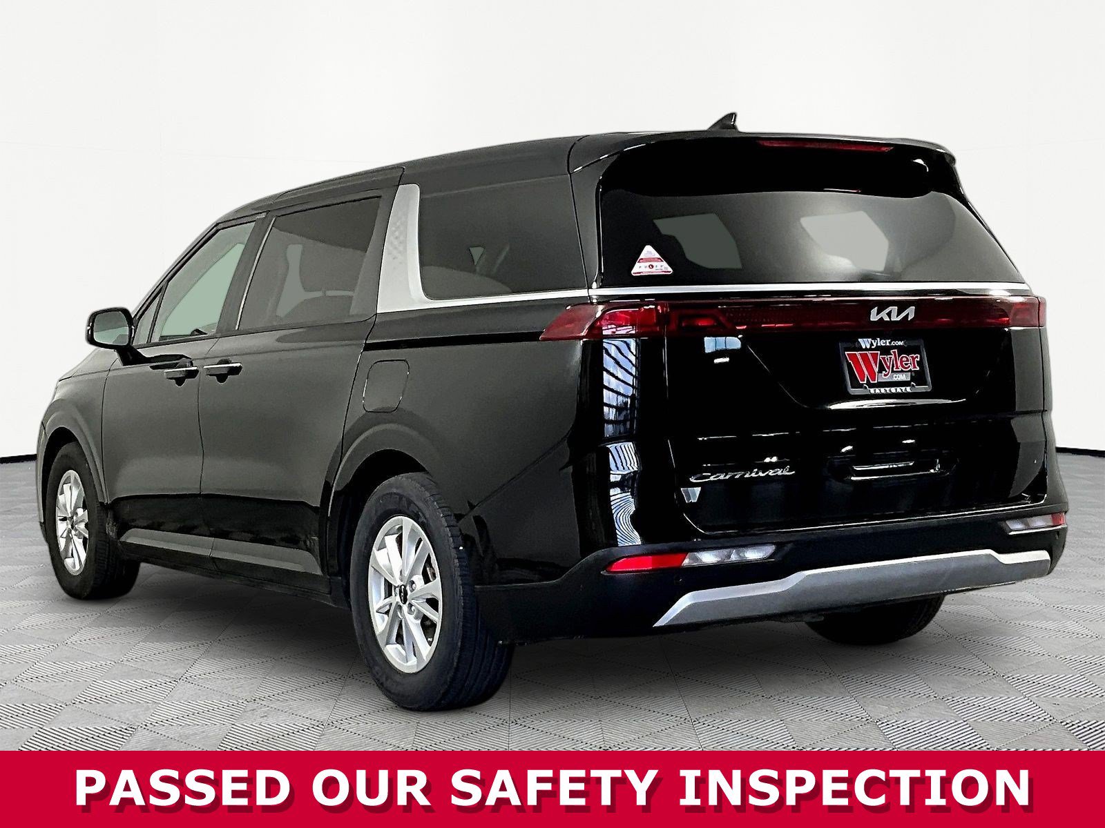 Certified 2022 Kia Carnival LX FWD image 4