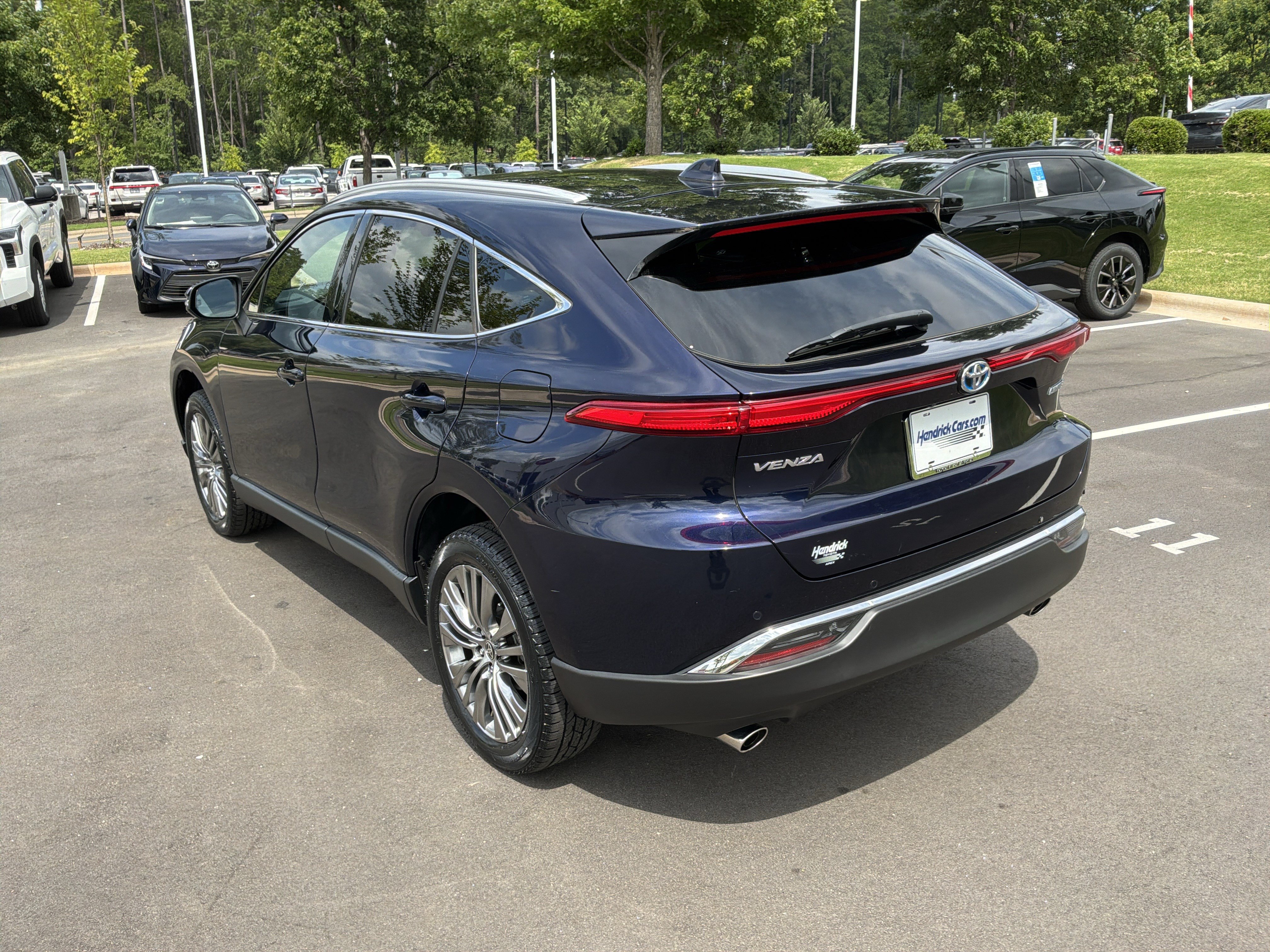 Used 2023 Toyota Venza Limited AWD/4WD image 8