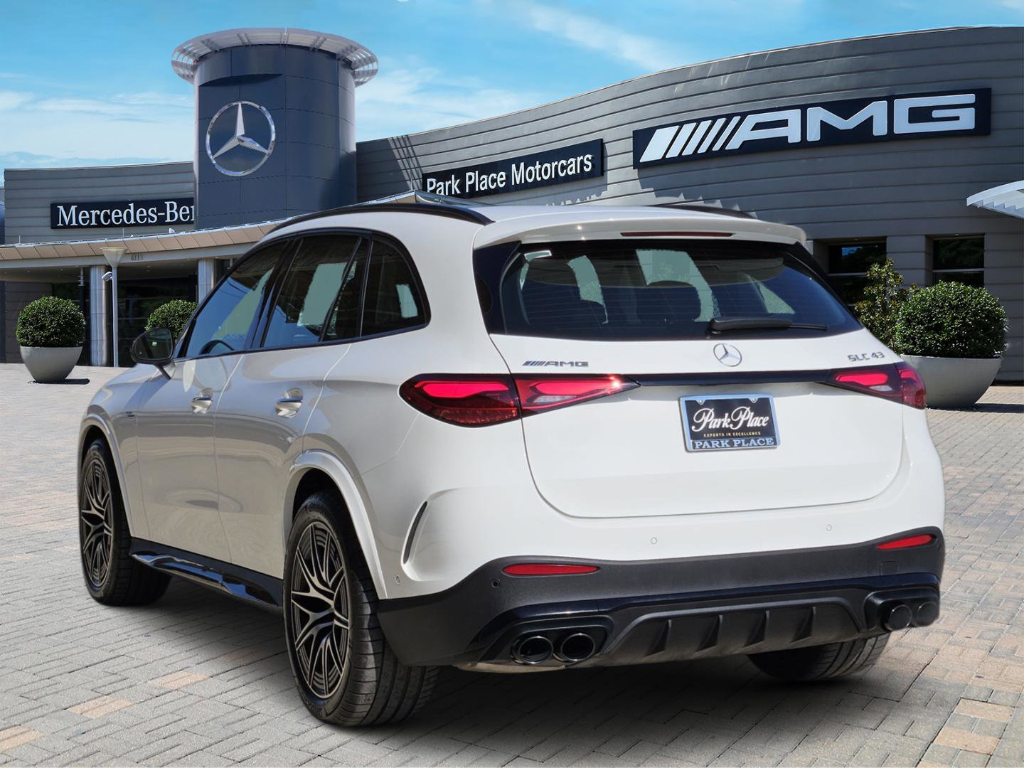 Used 2025 Mercedes-Benz GLC 43 AMG 4MATIC image 4
