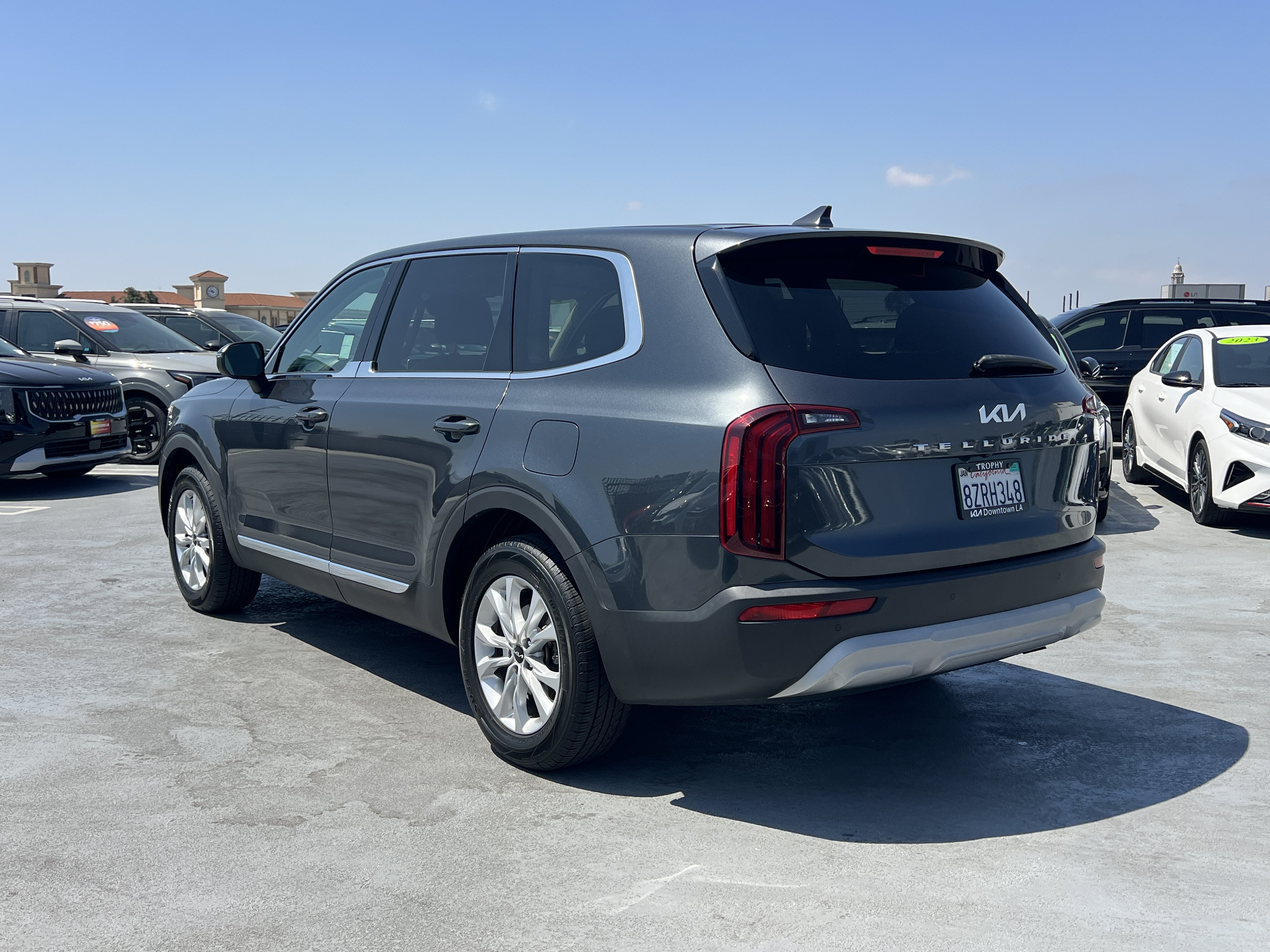 Certified 2022 Kia Telluride LX FWD image 4