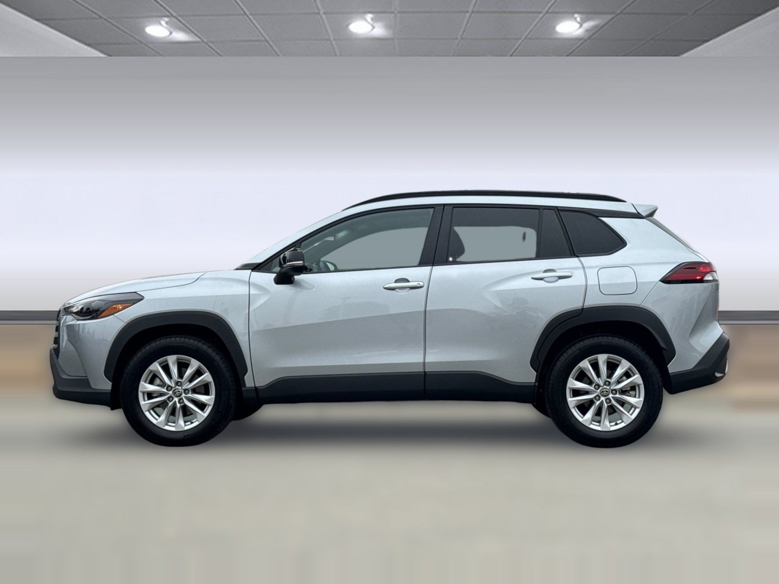 Used 2026 Toyota Corolla Cross LE FWD image 2