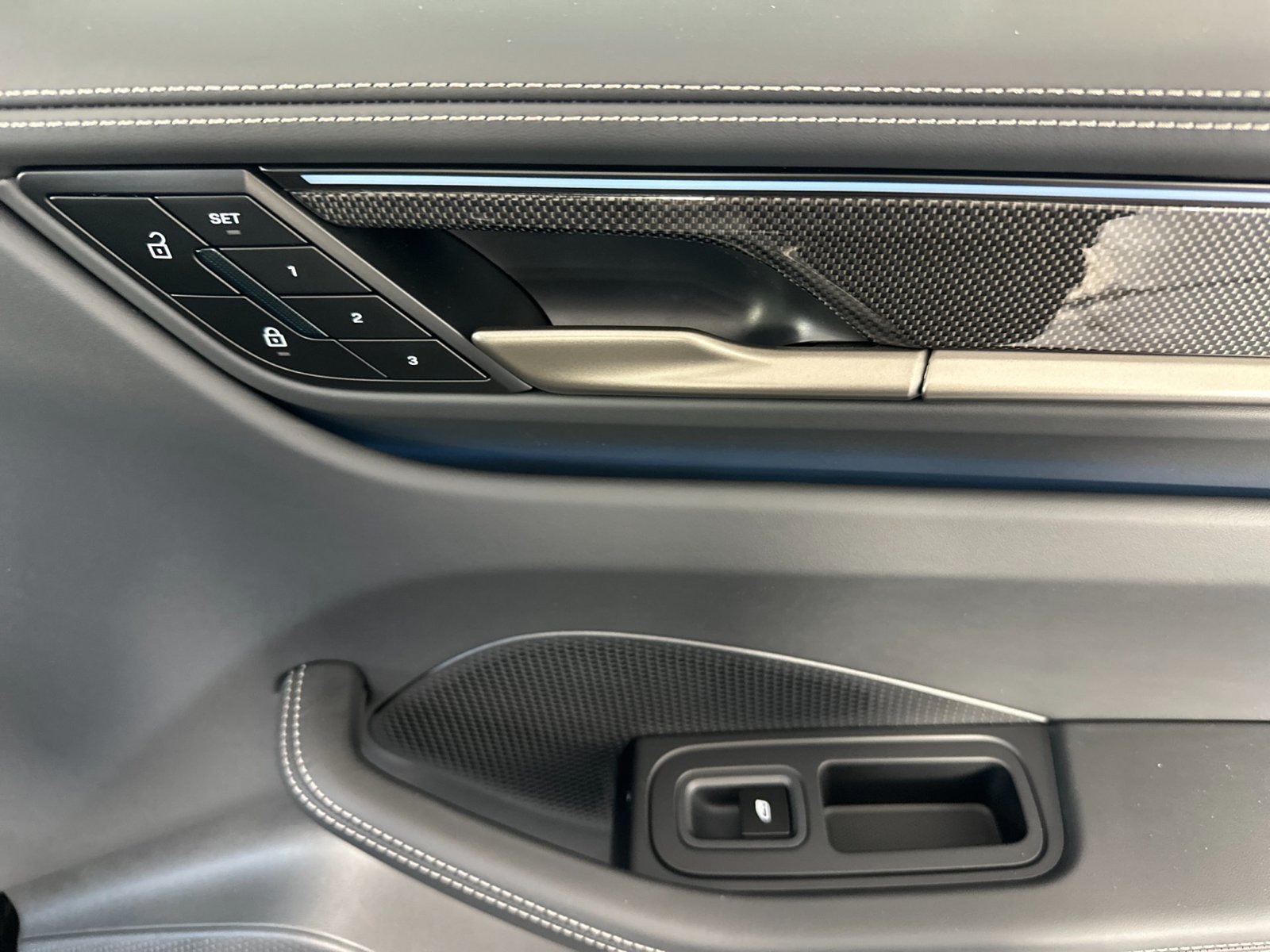 New 2026 Porsche Macan Turbo Electric AWD/4WD image 20