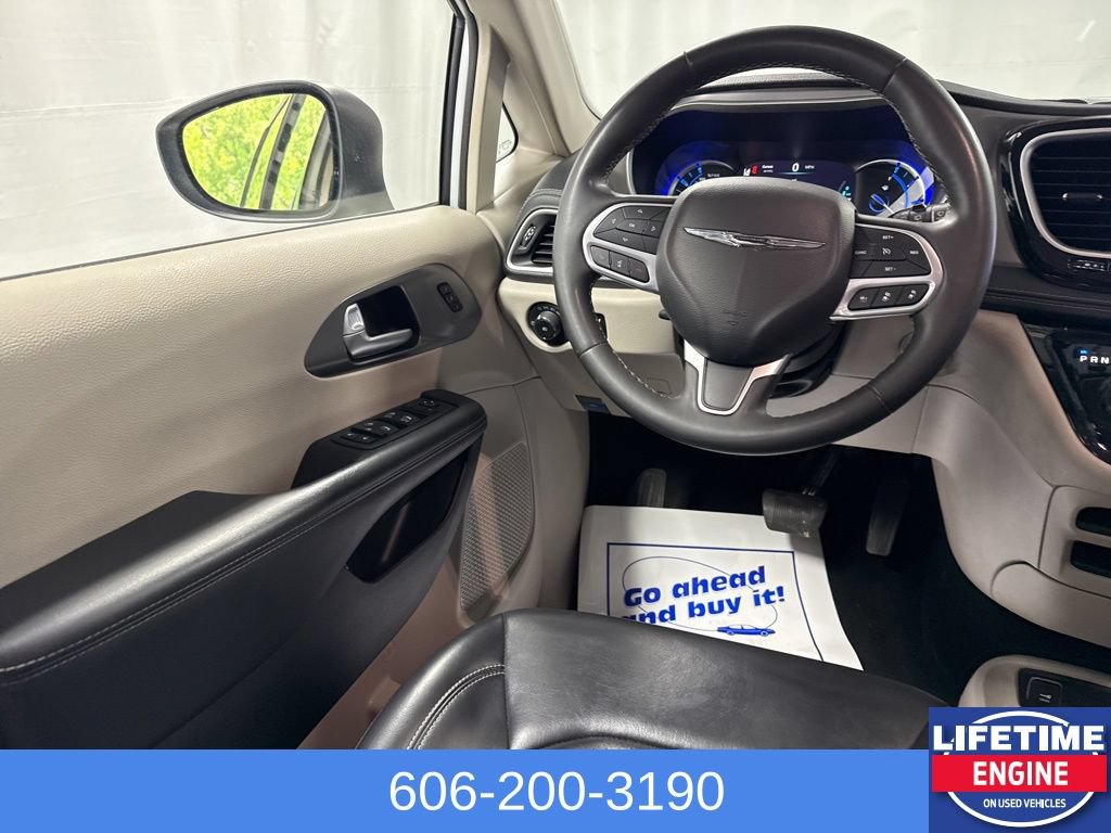 Used 2023 Chrysler Pacifica Touring-L FWD image 21