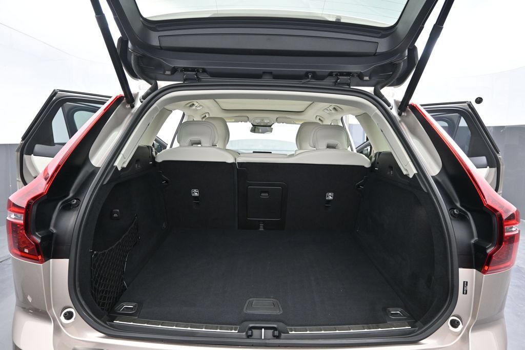 New 2026 Volvo XC60 B5 Ultra w/ Protection Package Premier AWD/4WD image 21