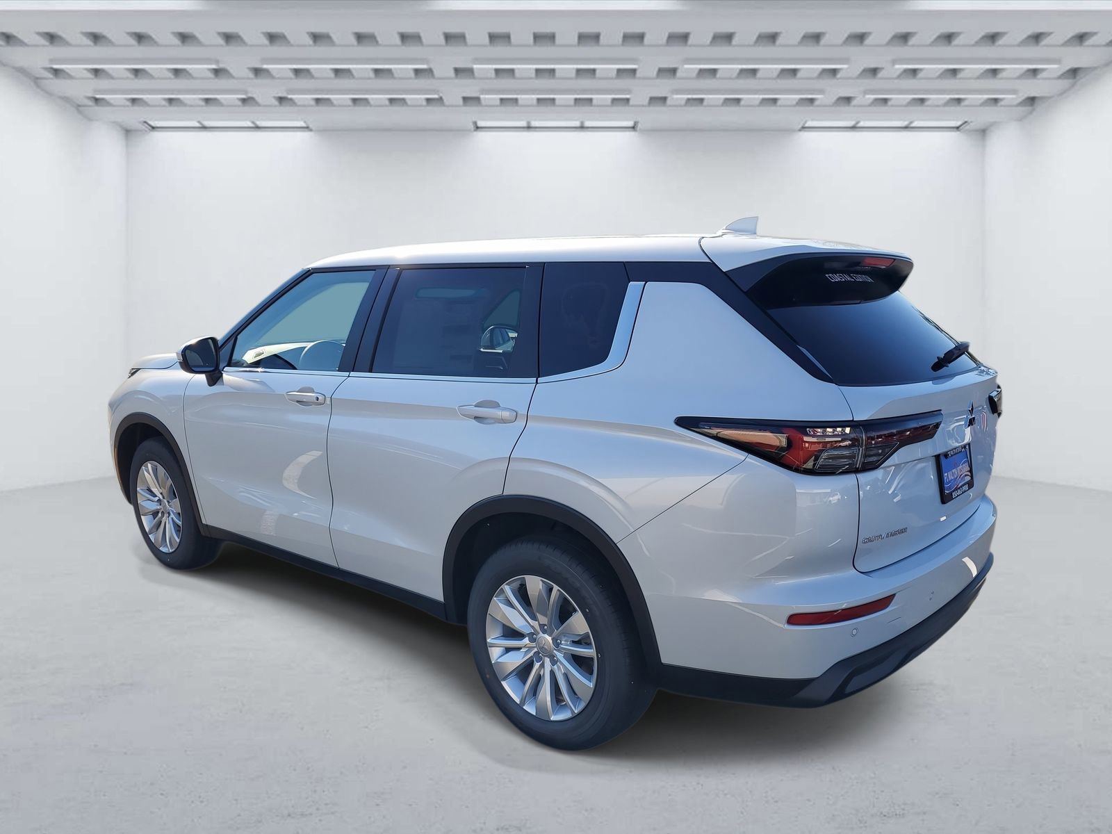 New 2026 Mitsubishi Outlander ES image 3