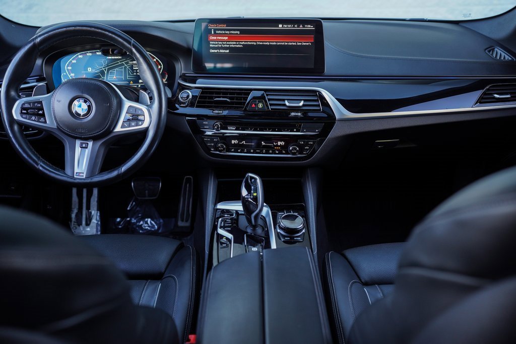 Used 2023 BMW M550i xDrive w/ Dynamic Handling Package image 19