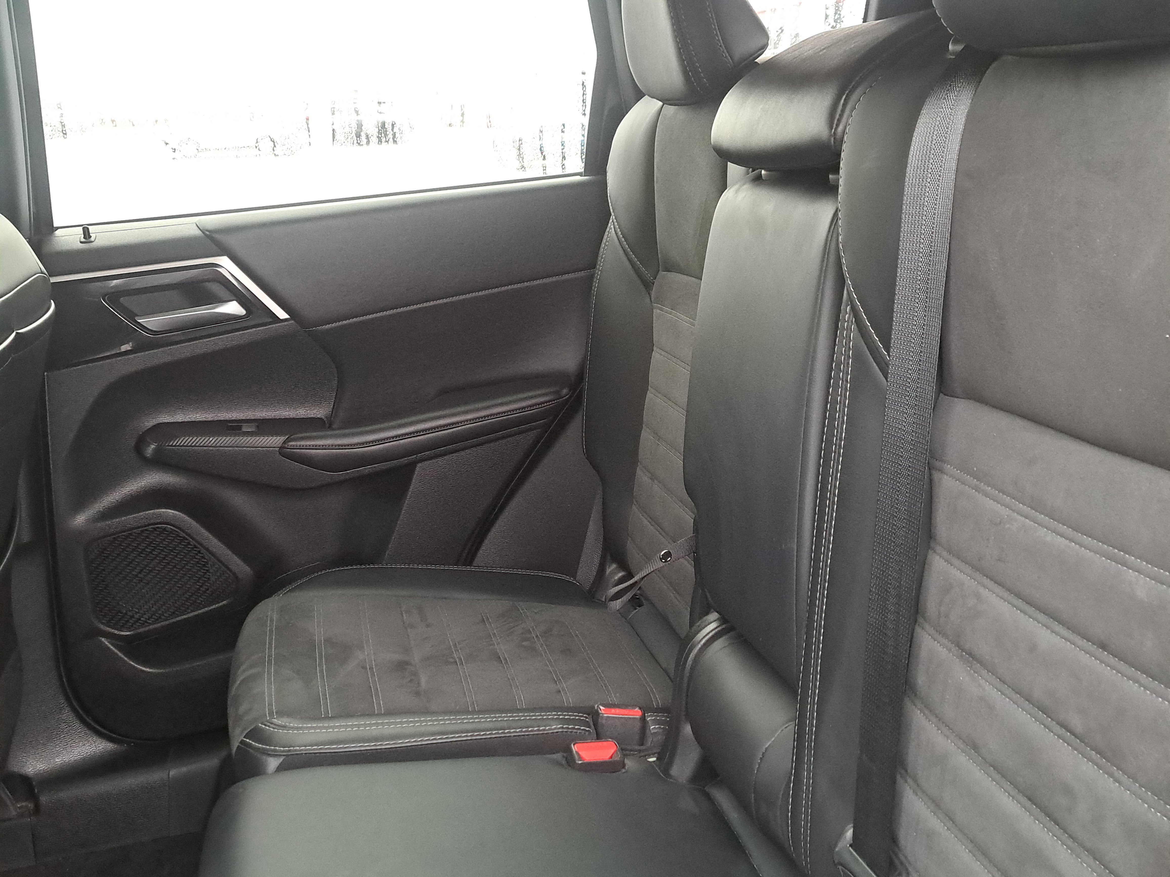 Used 2024 Mitsubishi Outlander SE image 13