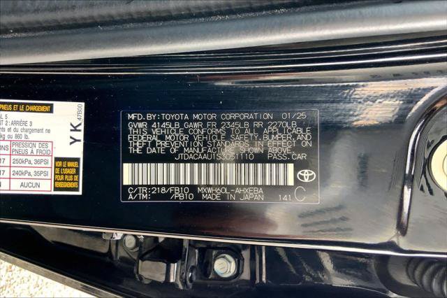 Certified 2025 Toyota Prius LE FWD image 36