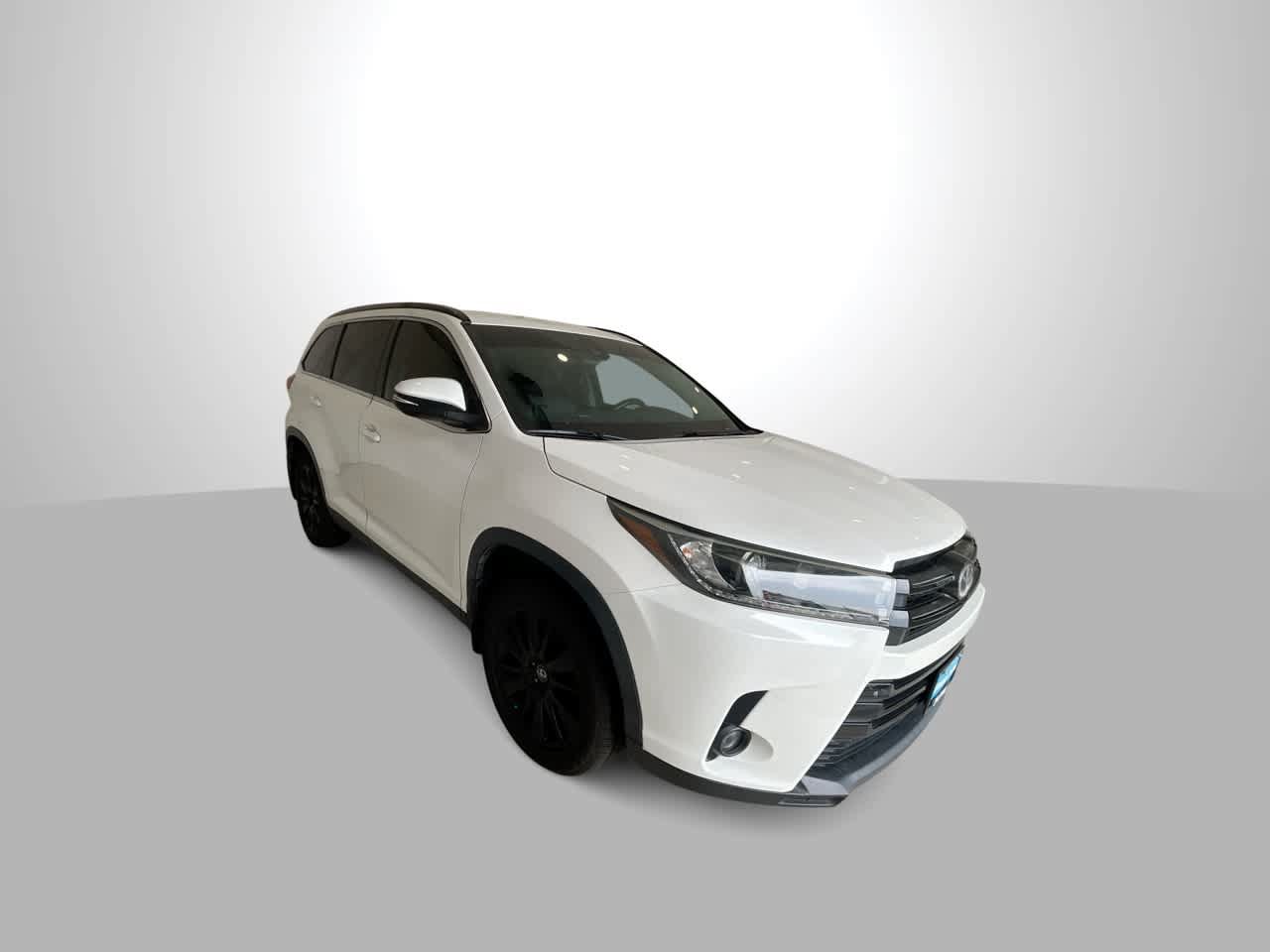 Used 2019 Toyota Highlander SE w/ Carpet Mat Package (TMS) AWD/4WD image 2