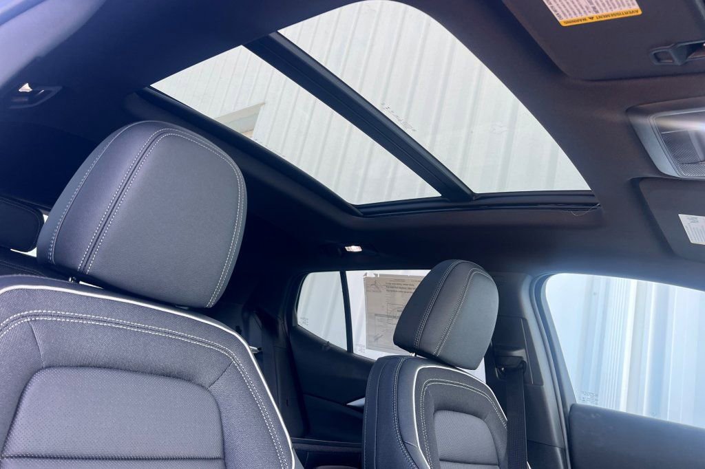 New 2026 Chevrolet Equinox EV LT image 14