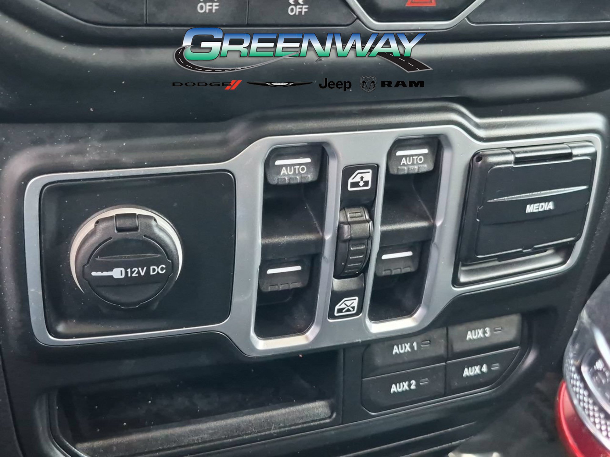 Used 2018 Jeep Wrangler Unlimited Sahara AWD/4WD image 18