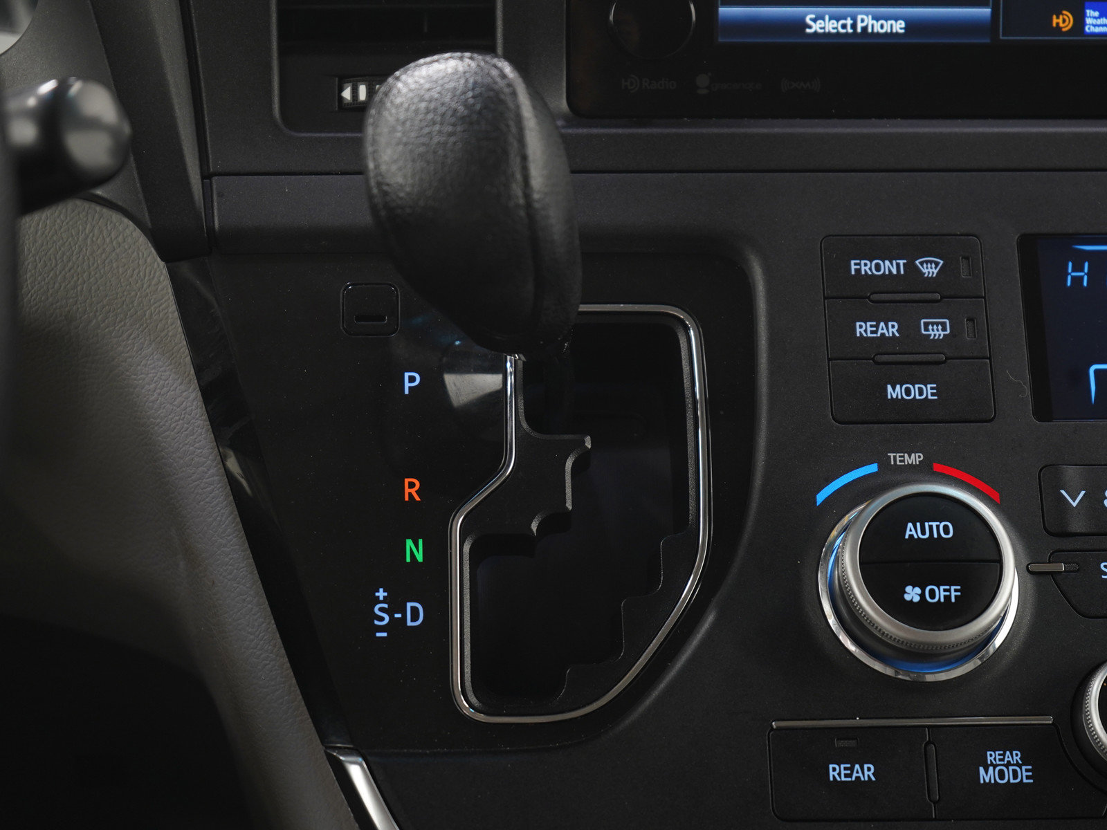 Used 2017 Toyota Sienna LE image 21