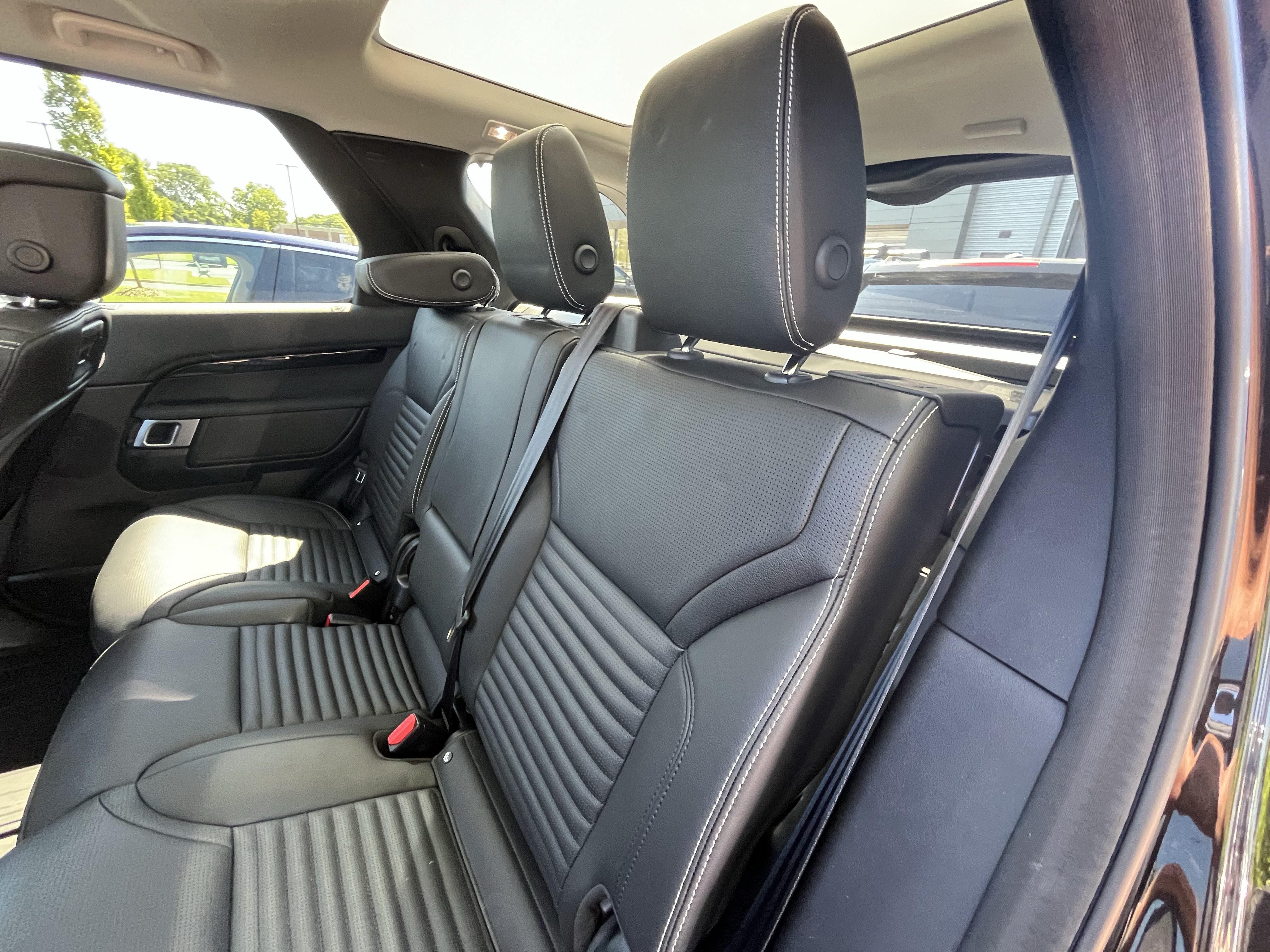Certified 2024 Land Rover Discovery S AWD/4WD image 34