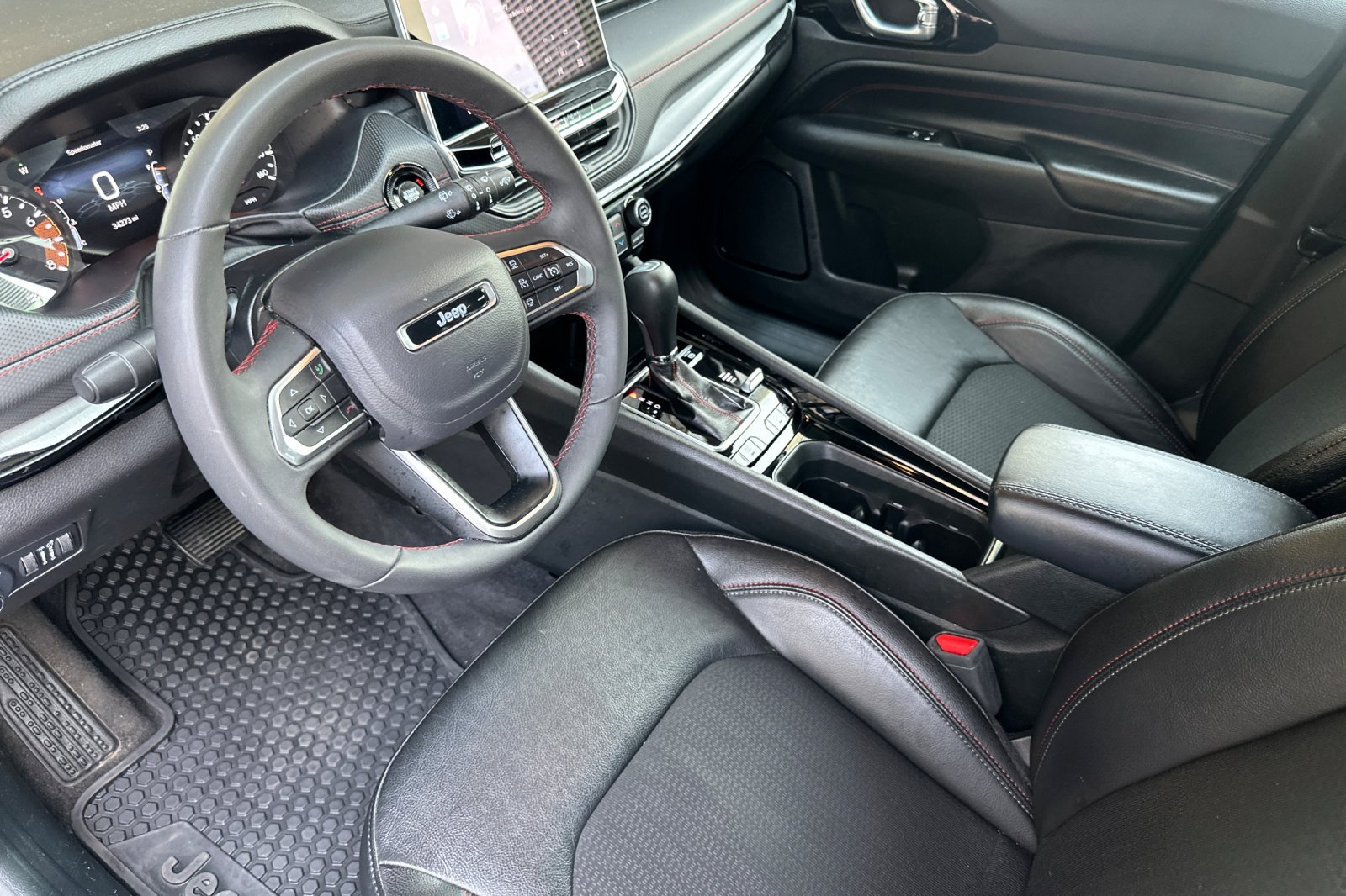 Used 2025 Jeep Compass Trailhawk AWD/4WD image 10
