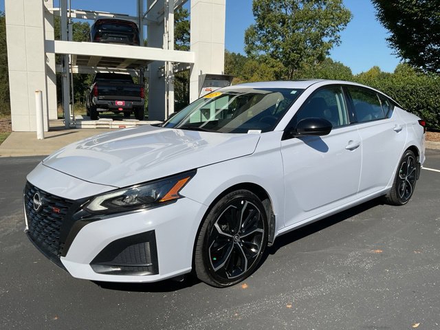 Used 2025 Nissan Altima 2.5 SR w/ SR Premium Package FWD image 2