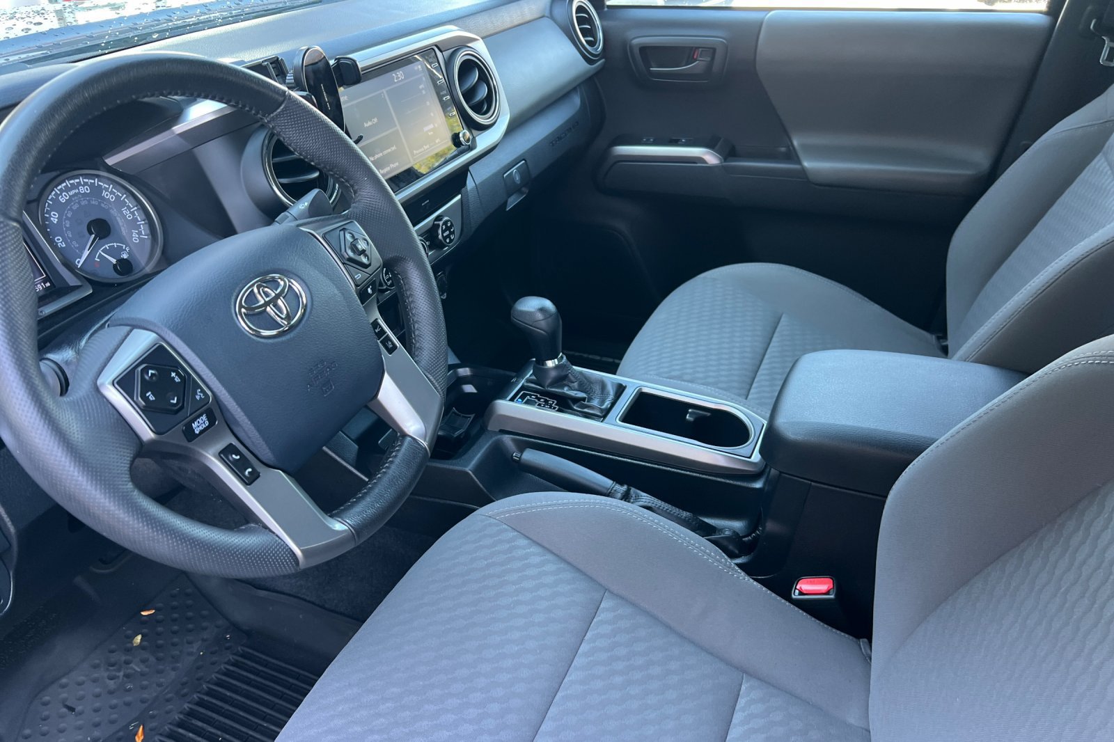 Used 2020 Toyota Tacoma SR5 AWD/4WD image 7