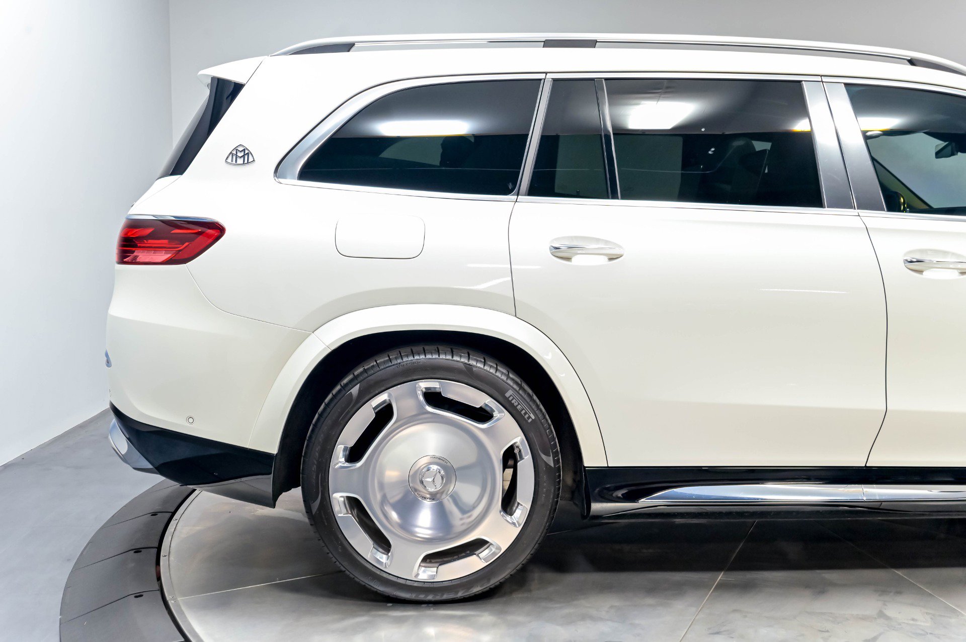 Used 2024 Mercedes-Benz Maybach GLS 600 4MATIC image 19