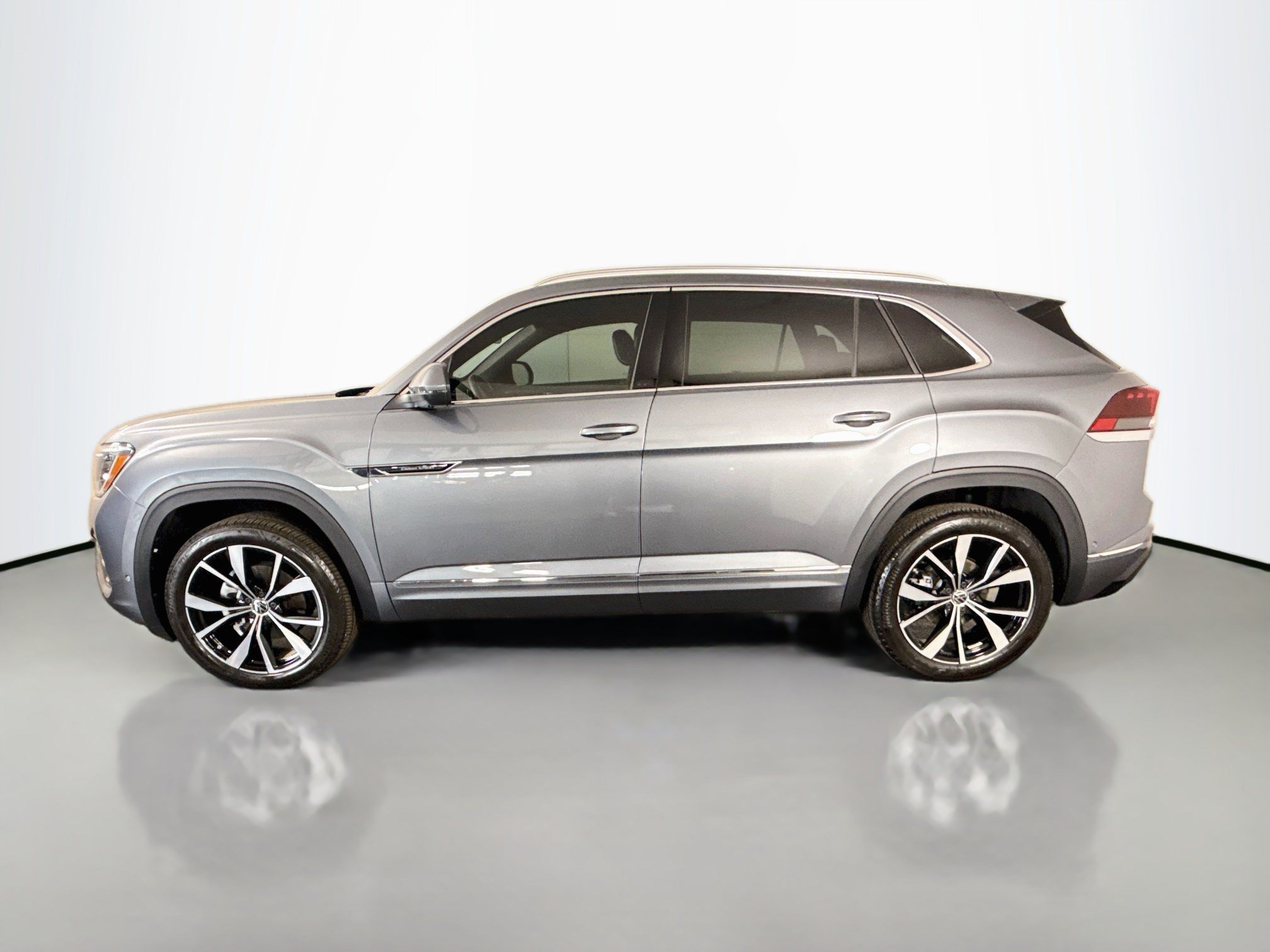 Used 2025 Volkswagen Atlas Cross Sport SEL Premium R-Line AWD/4WD image 6