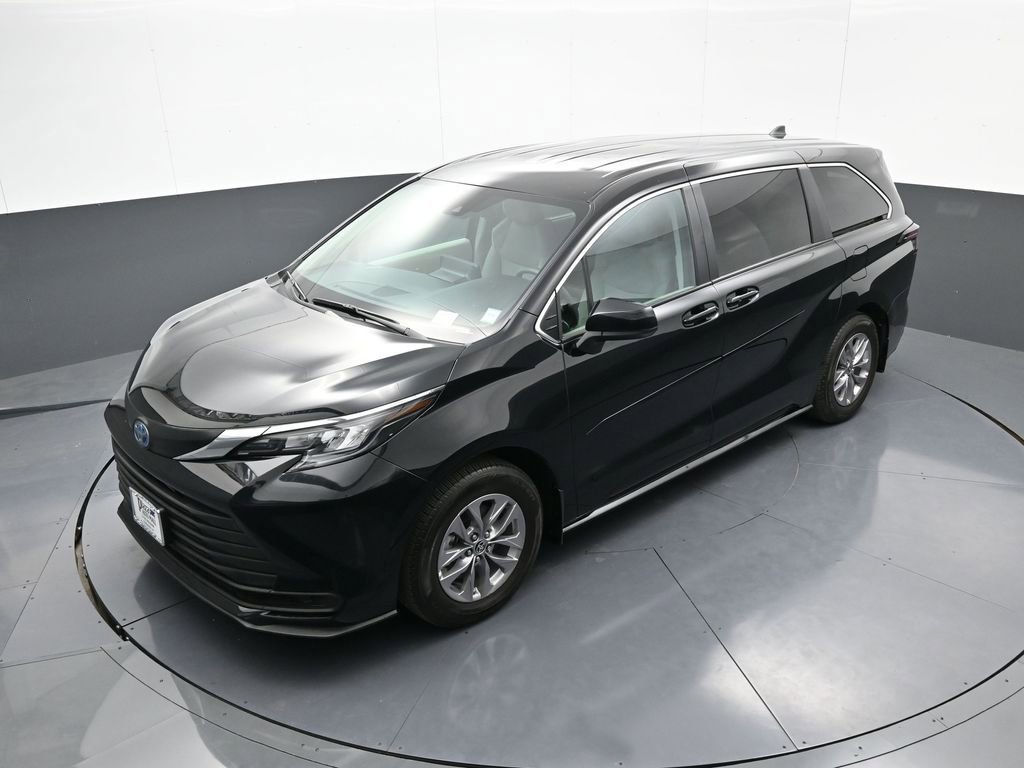 Used 2024 Toyota Sienna LE w/ Protection Package (TMS) AWD/4WD image 30
