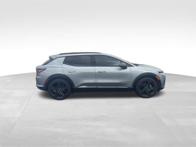 Certified 2024 Chevrolet Equinox EV RS FWD image 3