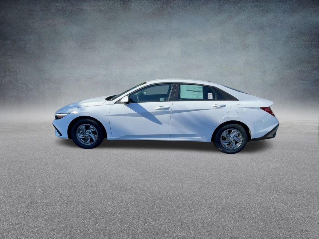 Certified 2025 Hyundai Elantra SE image 13