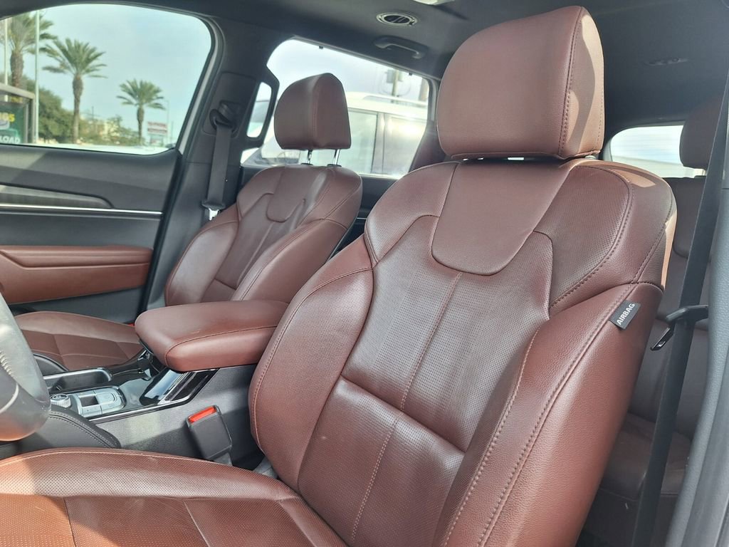 Used 2024 Kia Telluride EX w/ EX Captain's Chair Package image 11