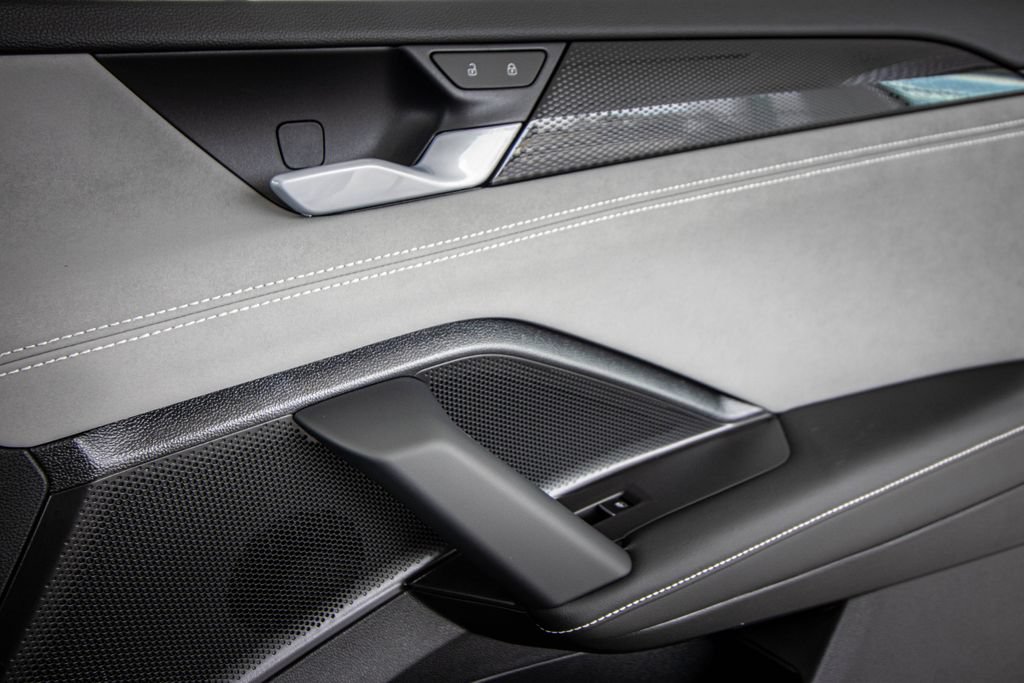 New 2026 Volkswagen Tiguan SE R-Line FWD image 22