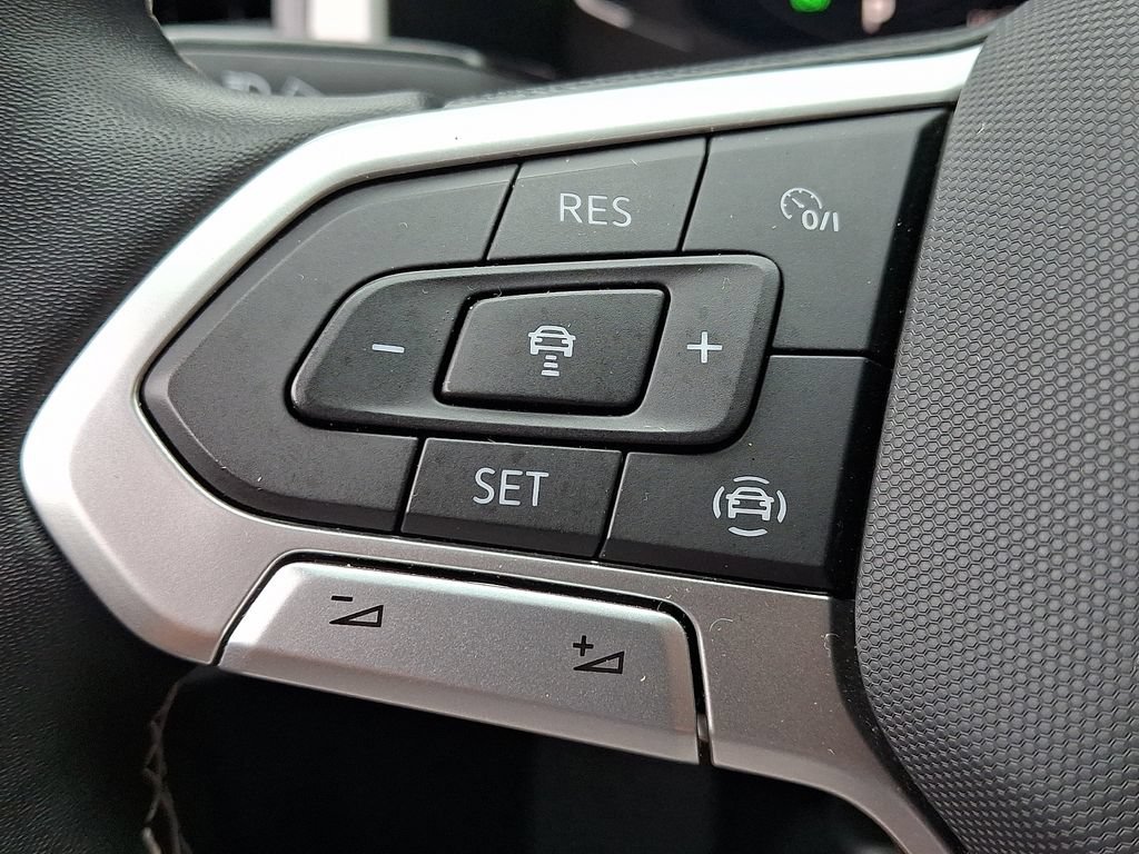 Used 2023 Volkswagen Atlas SE w/ Black Wheel Package AWD/4WD image 23