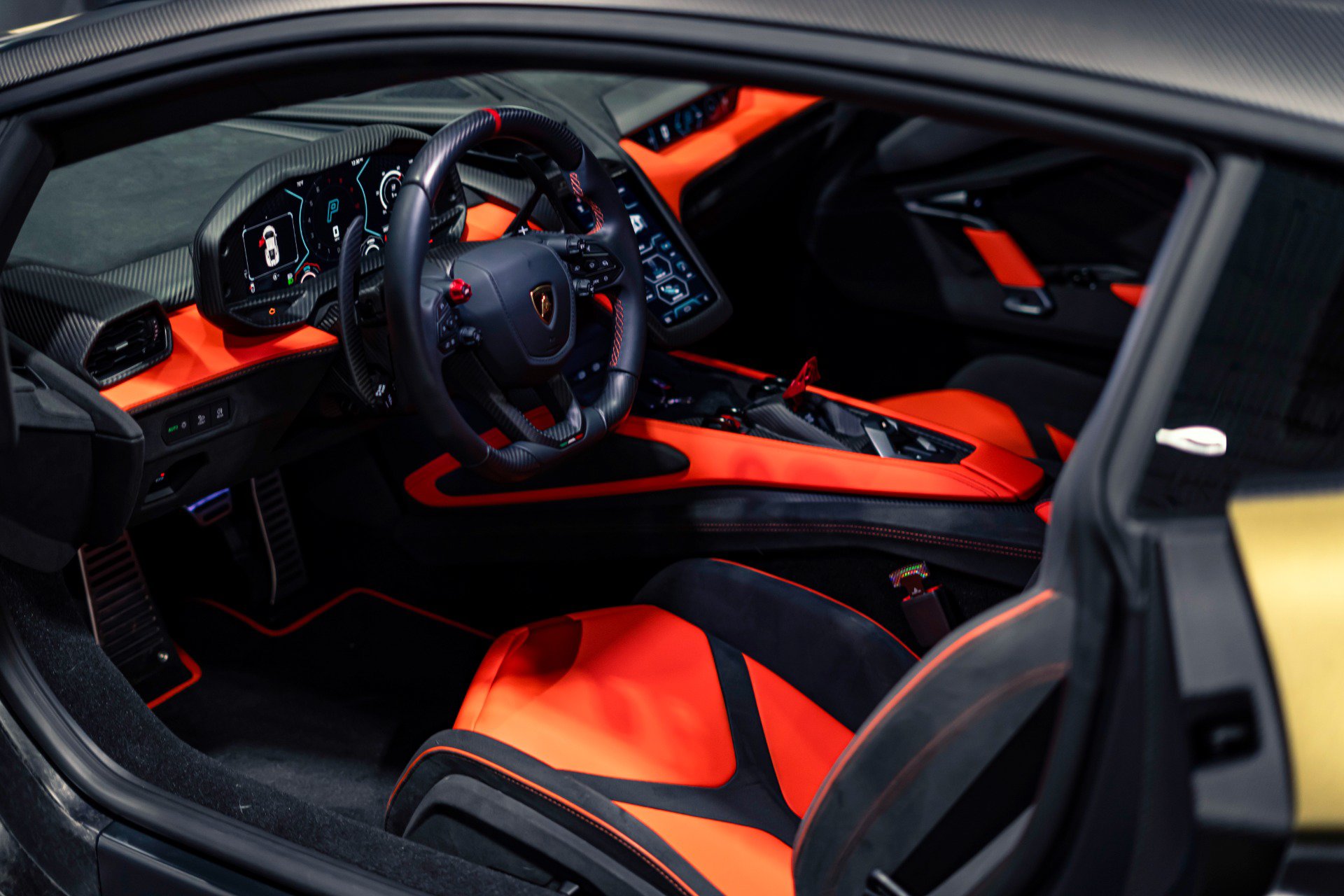 Used 2025 Lamborghini Revuelto AWD/4WD image 2