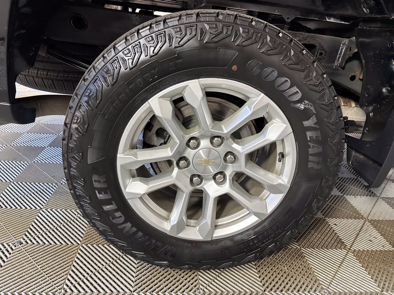 Used 2024 Chevrolet Silverado 1500 LT AWD/4WD image 33