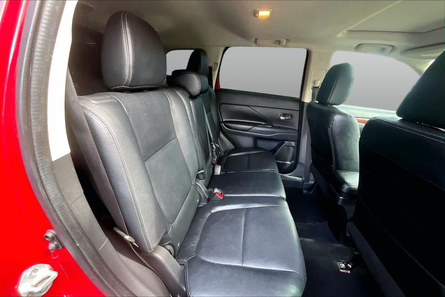 Used 2015 Mitsubishi Outlander SE FWD image 20