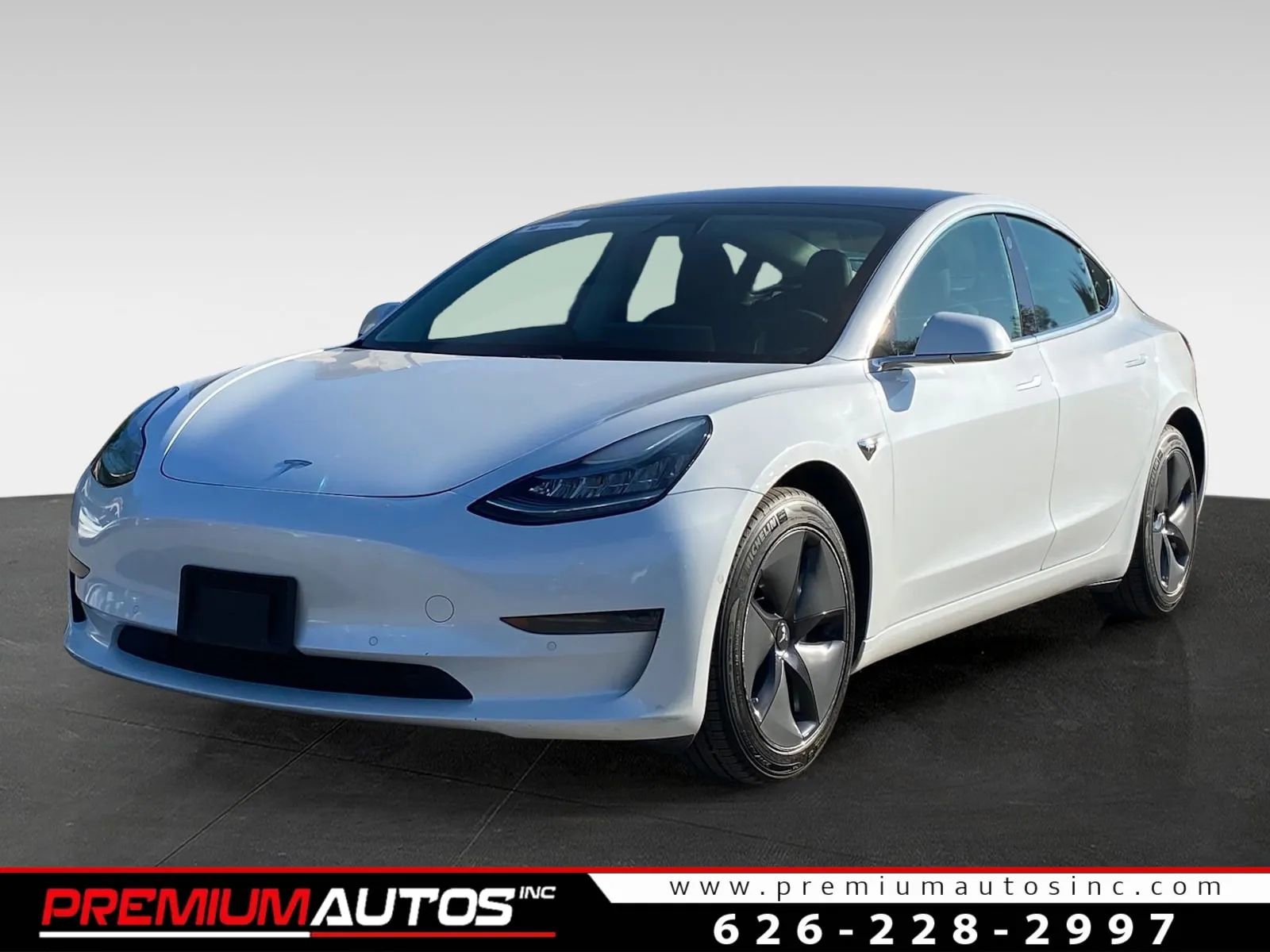 Used 2019 Tesla Model 3 Standard Range Plus image 1