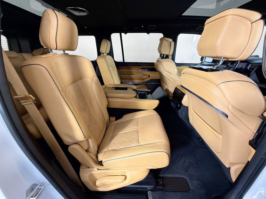 Used 2022 Jeep Grand Wagoneer Series III image 32