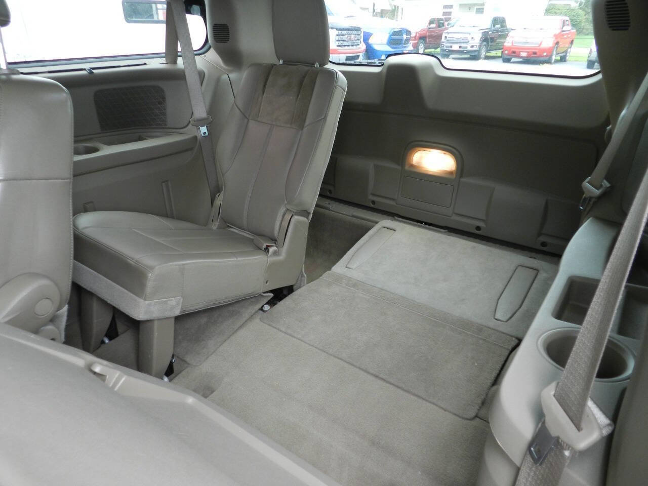 Used 2014 Chrysler Town & Country Limited w/ Luxury Group image 11