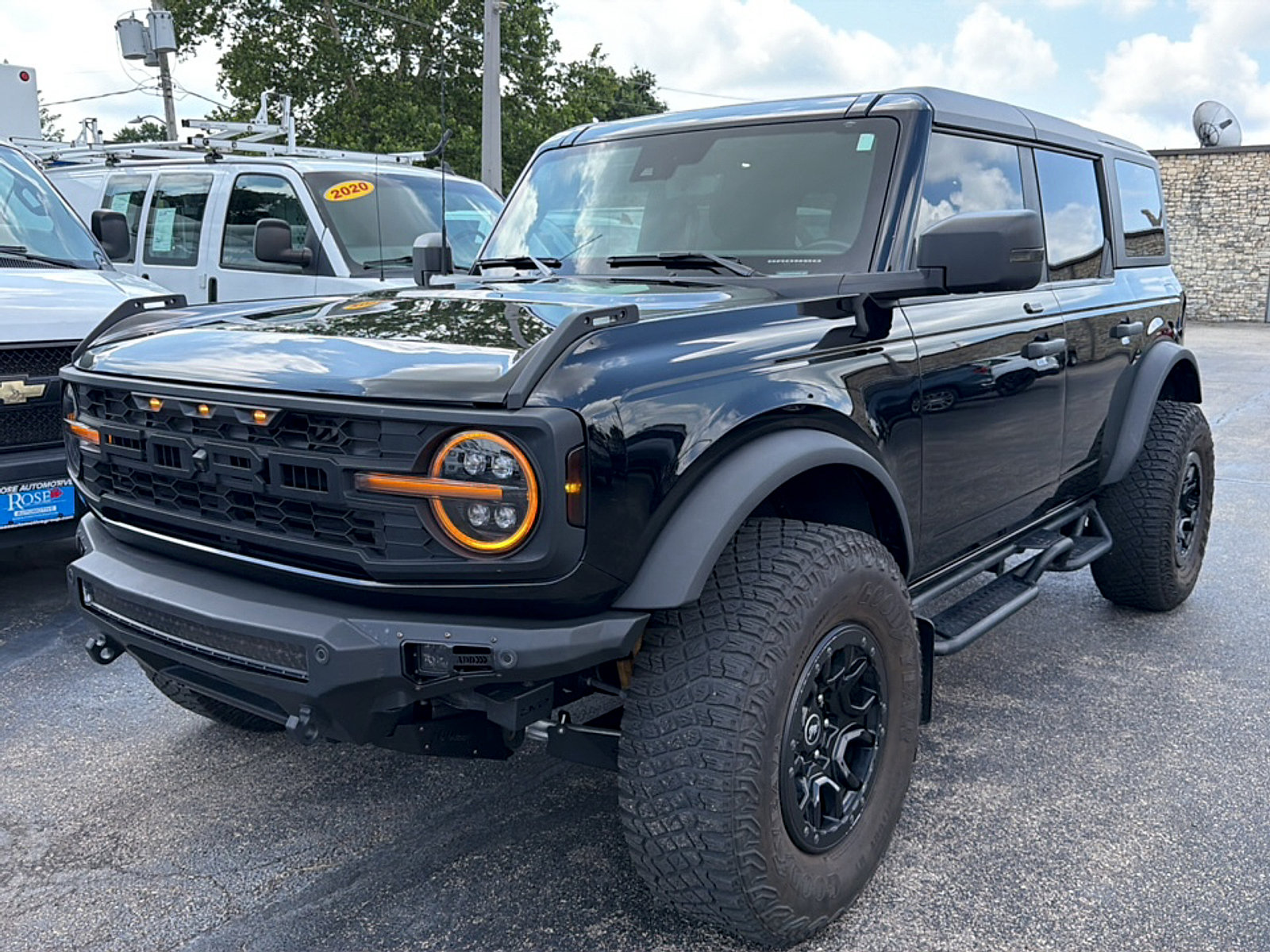 Used 2023 Ford Bronco Badlands w/ Sasquatch Package AWD/4WD image 3