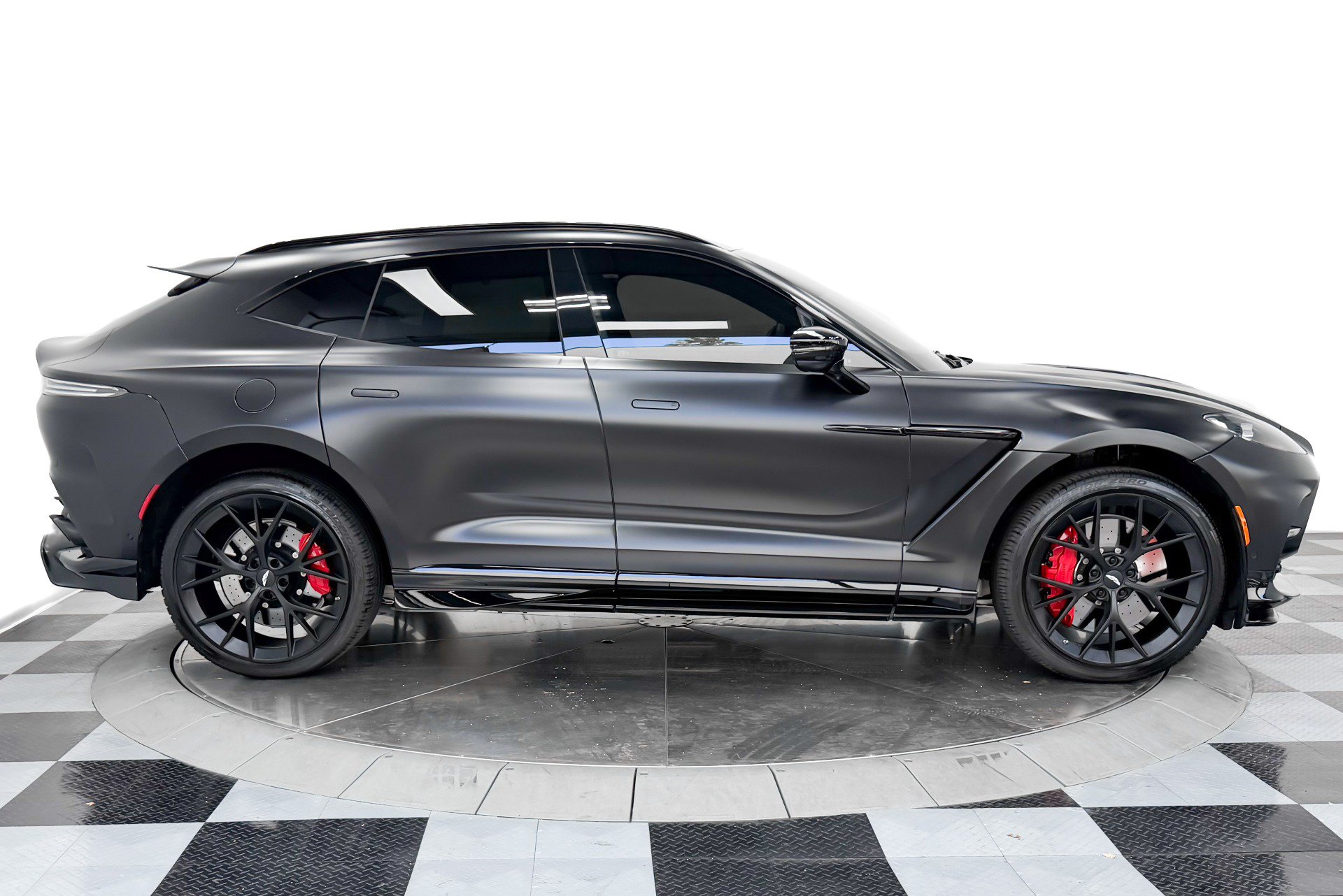 Used 2025 Aston Martin DBX 707 AWD/4WD image 35