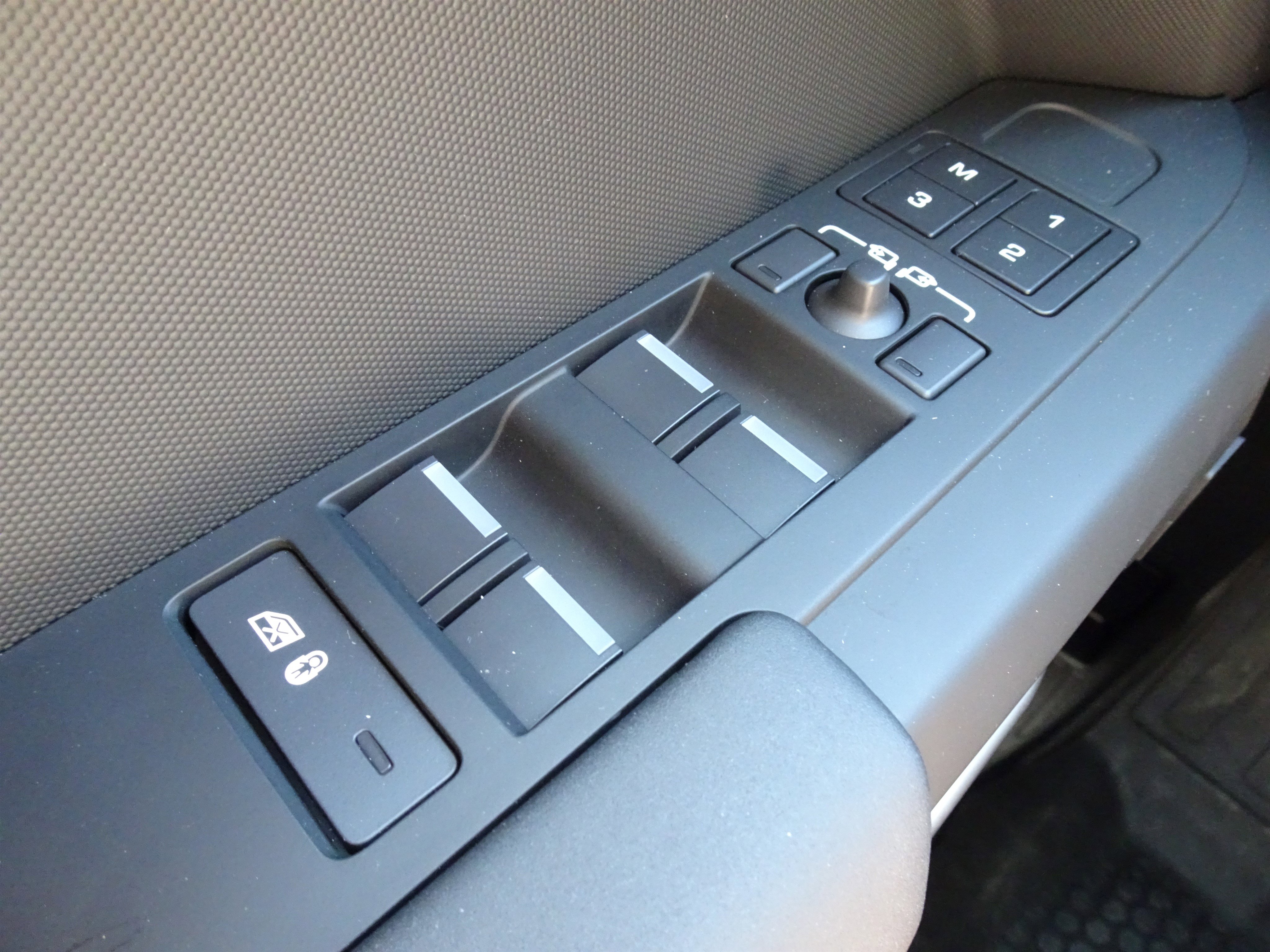 Certified 2025 Land Rover Defender 110 S AWD/4WD image 35