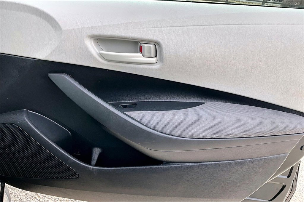 Used 2022 Toyota Corolla LE image 21