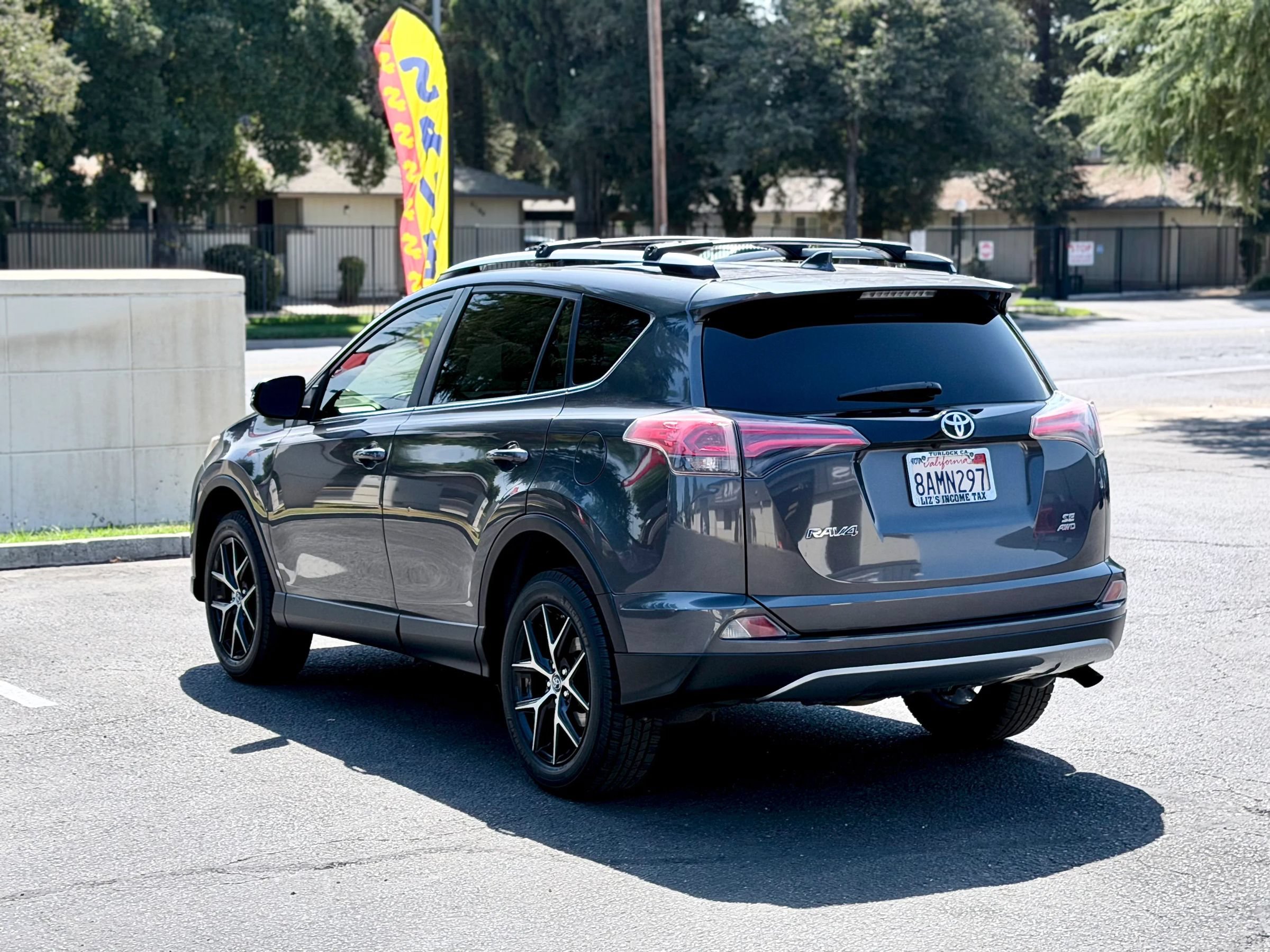 Used 2018 Toyota RAV4 SE w/ Power Extra Value Package AWD/4WD image 5