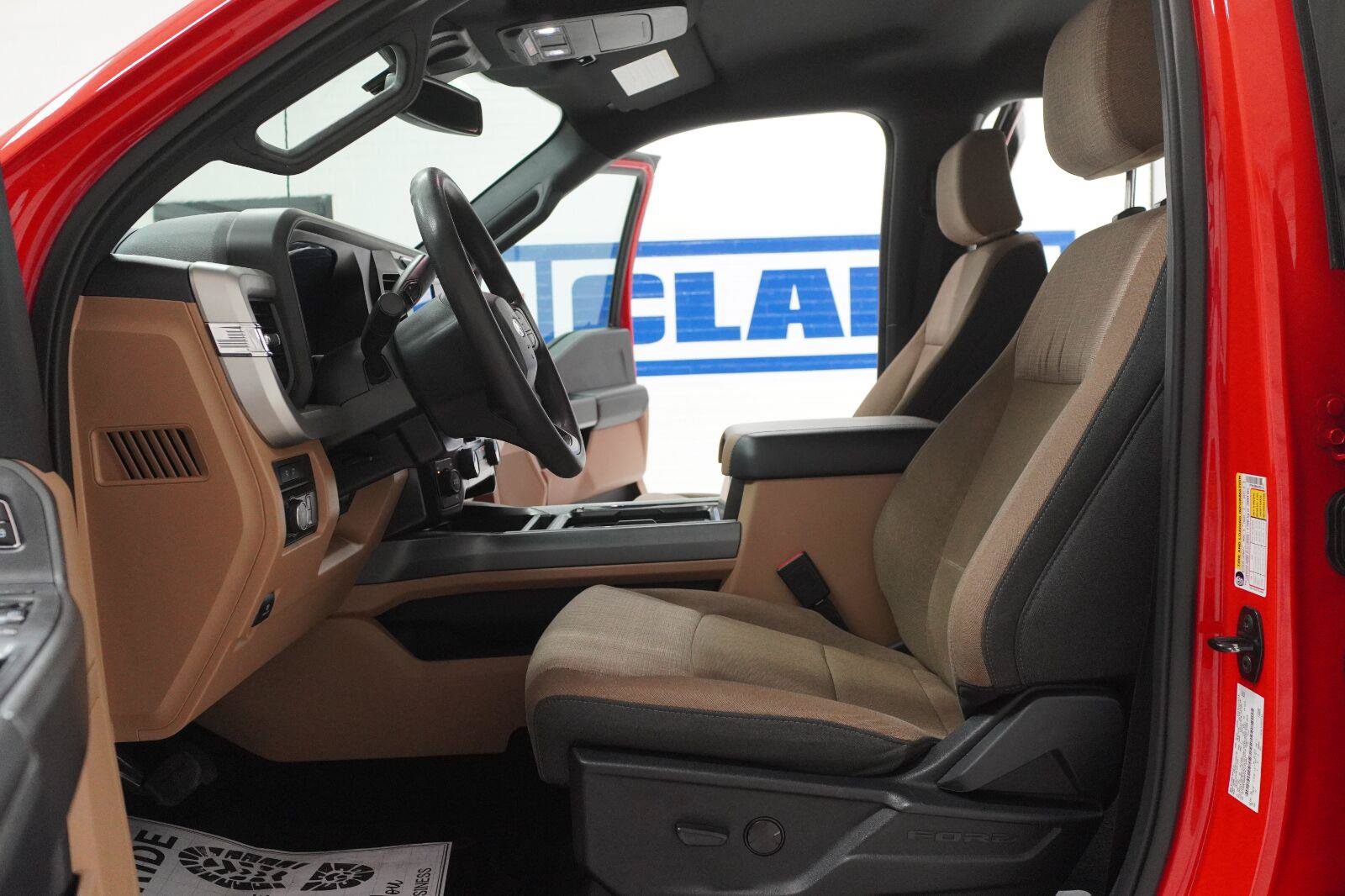 Used 2023 Ford F350 XLT AWD/4WD image 5