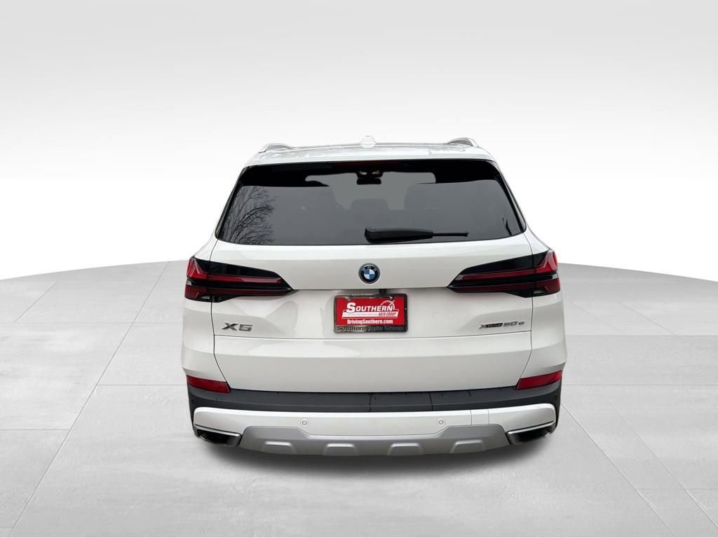 Used 2025 BMW X5 xDrive50e image 4