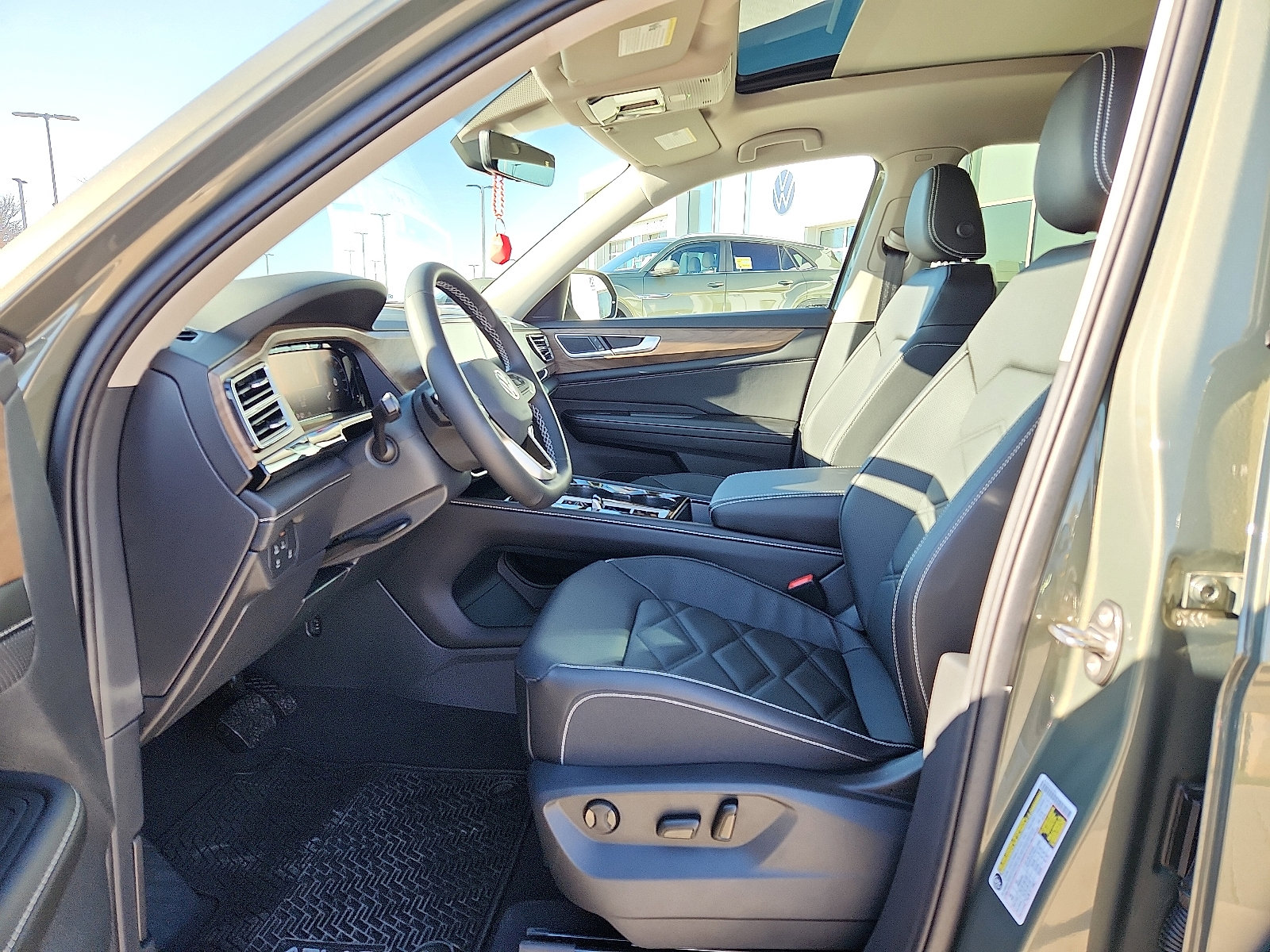 New 2026 Volkswagen Atlas SE image 13