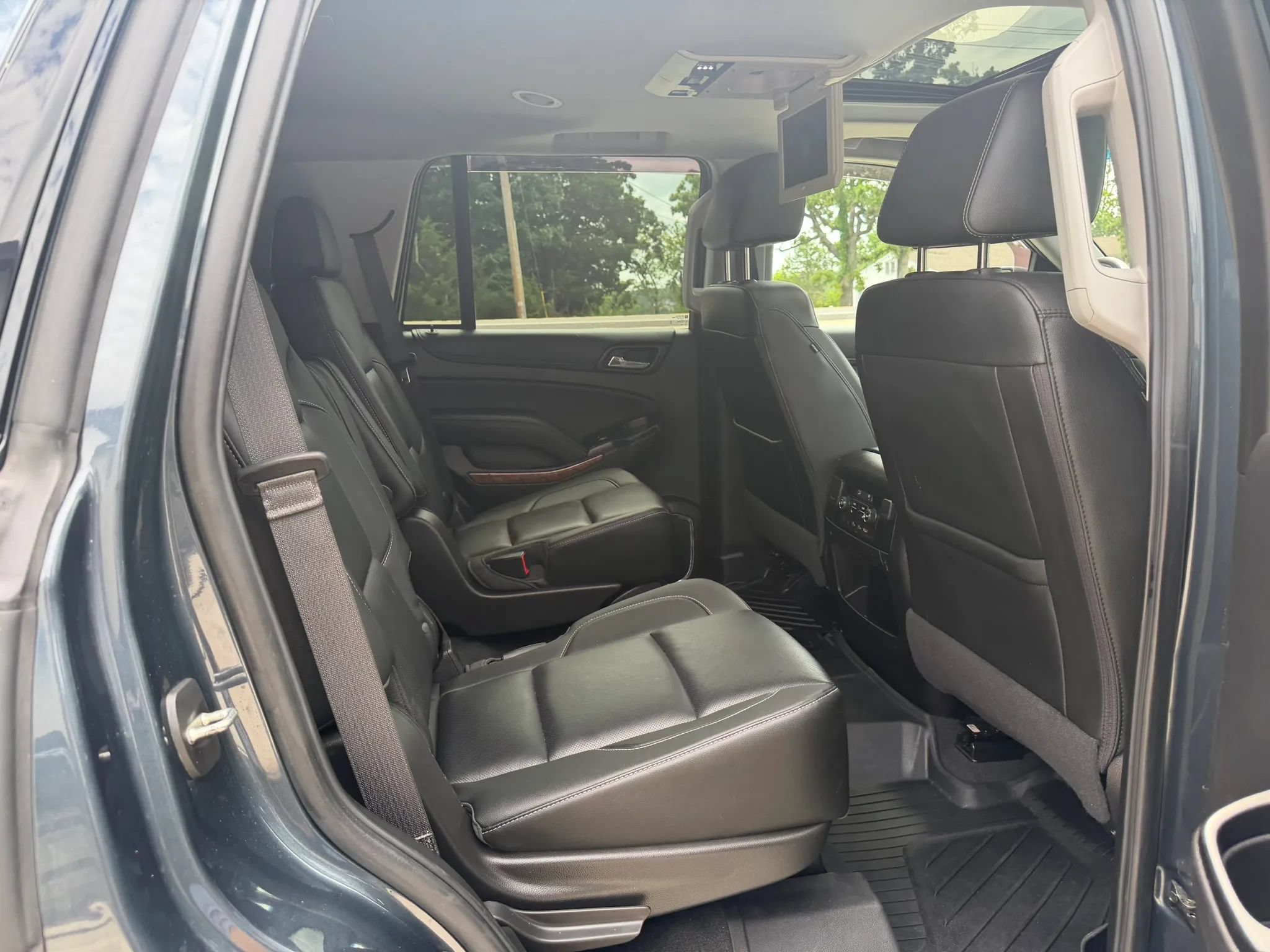Used 2020 Chevrolet Tahoe Premier AWD/4WD image 46