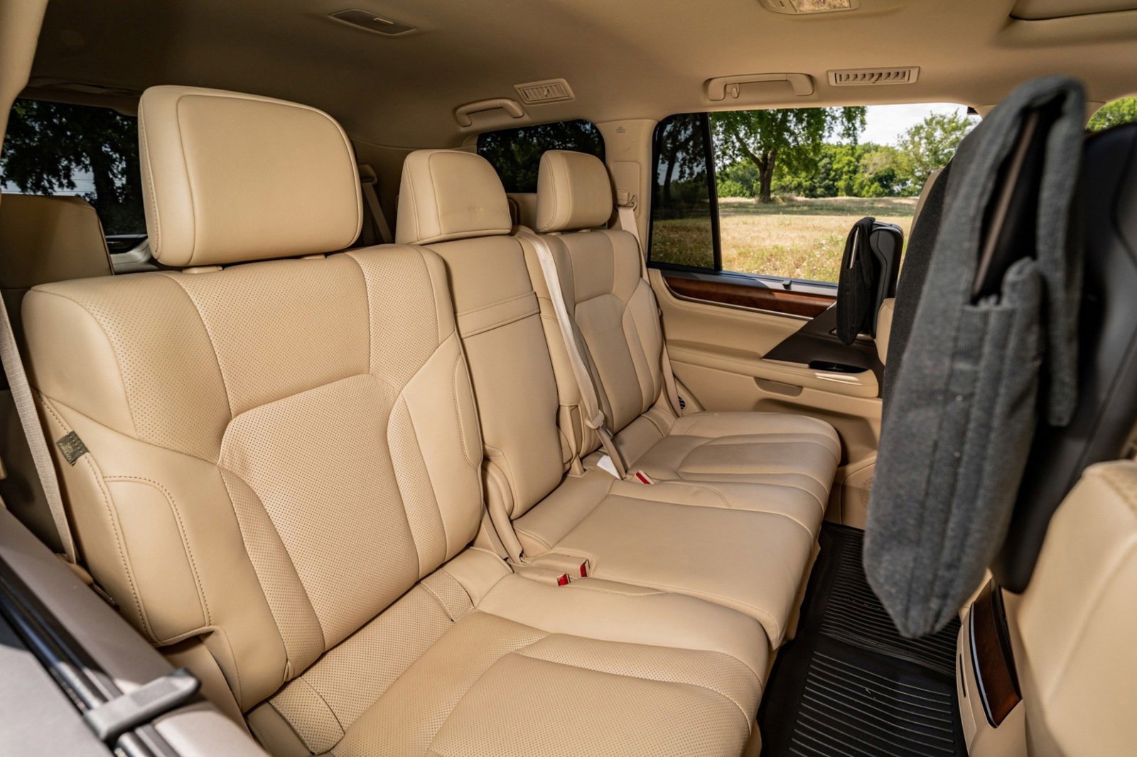 Used 2017 Lexus LX 570 4WD w/ Luxury Package image 37