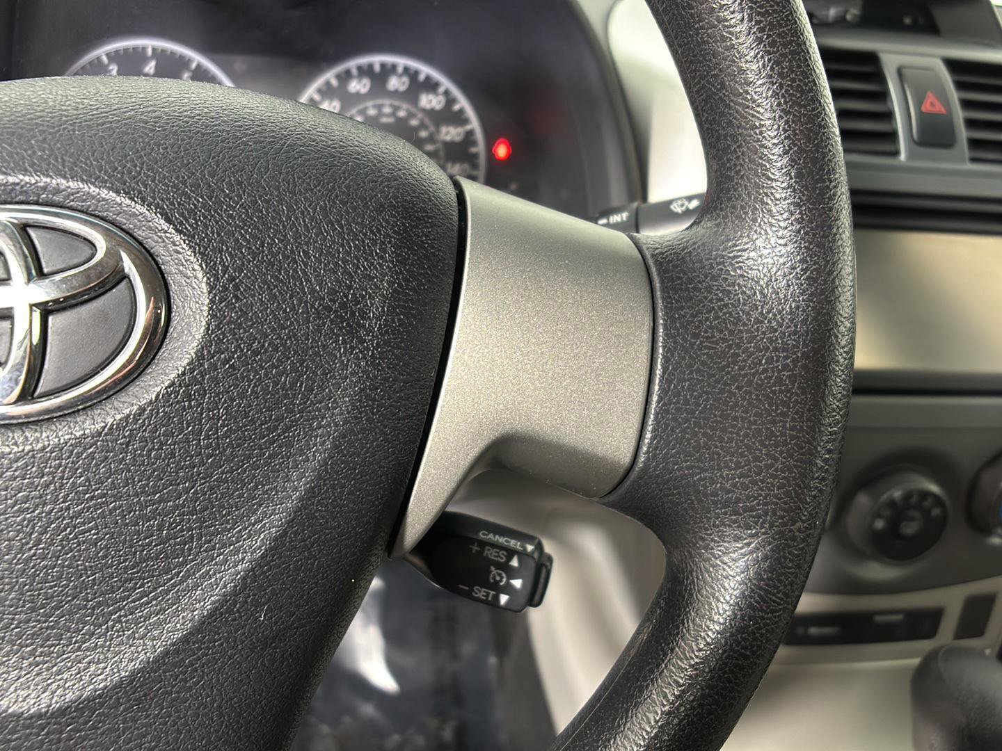 Used 2013 Toyota Corolla LE FWD image 27
