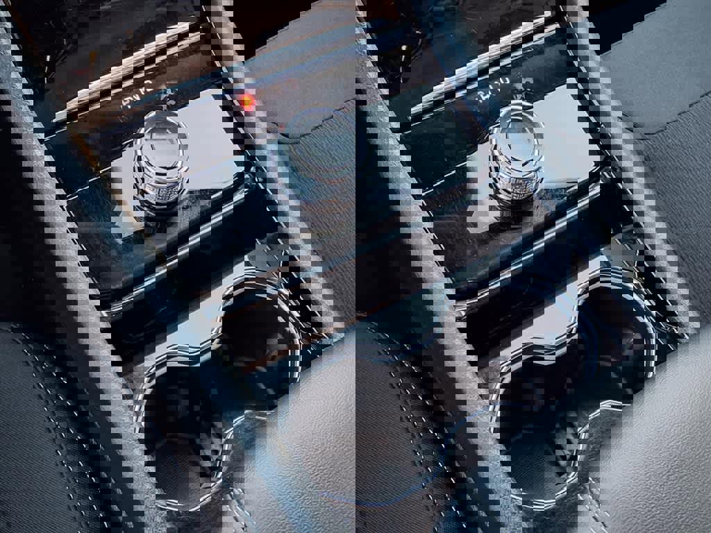 Used 2023 Jeep Grand Cherokee Laredo w/ Luxury Tech Group I image 23