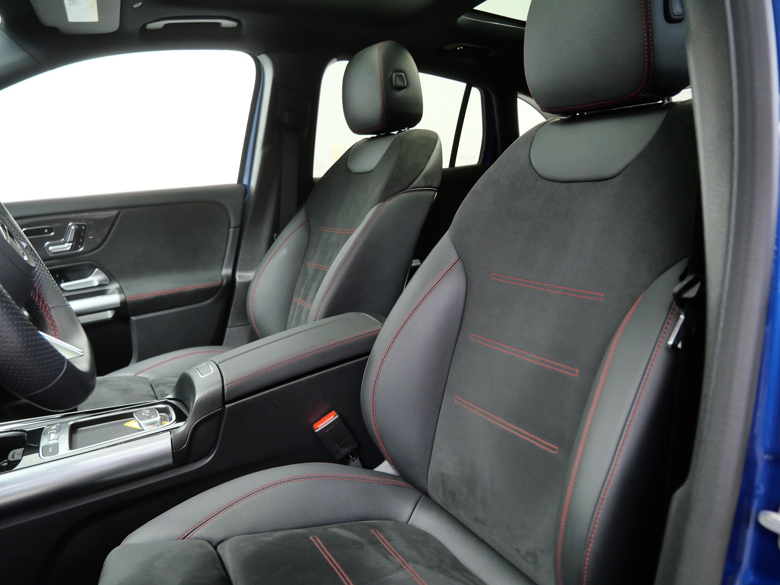 Certified 2025 Mercedes-Benz GLA 250 4MATIC image 15